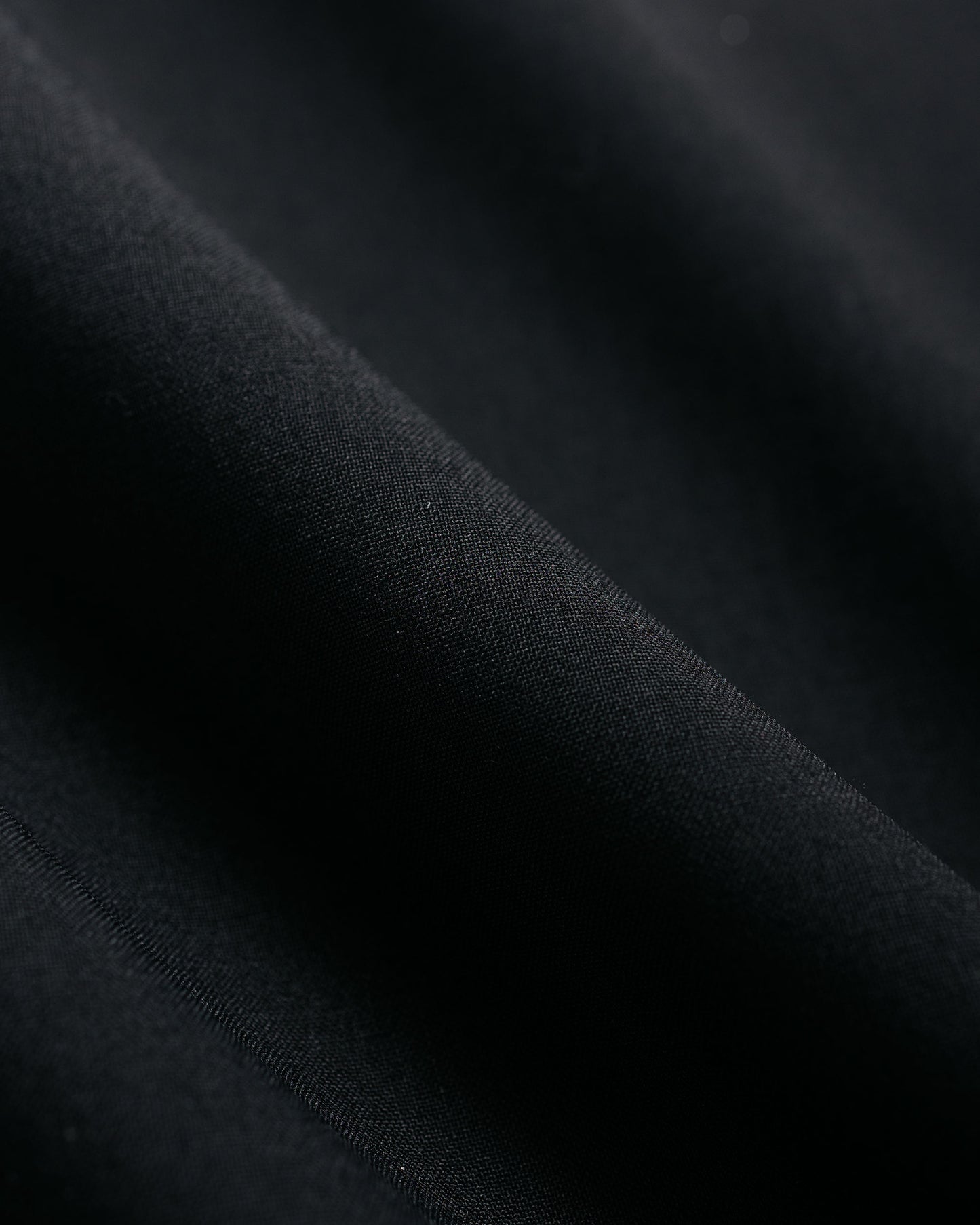 MARKAWARE Triple Pleated Easy Trousers Organic Wool 2/80 Tropical Black