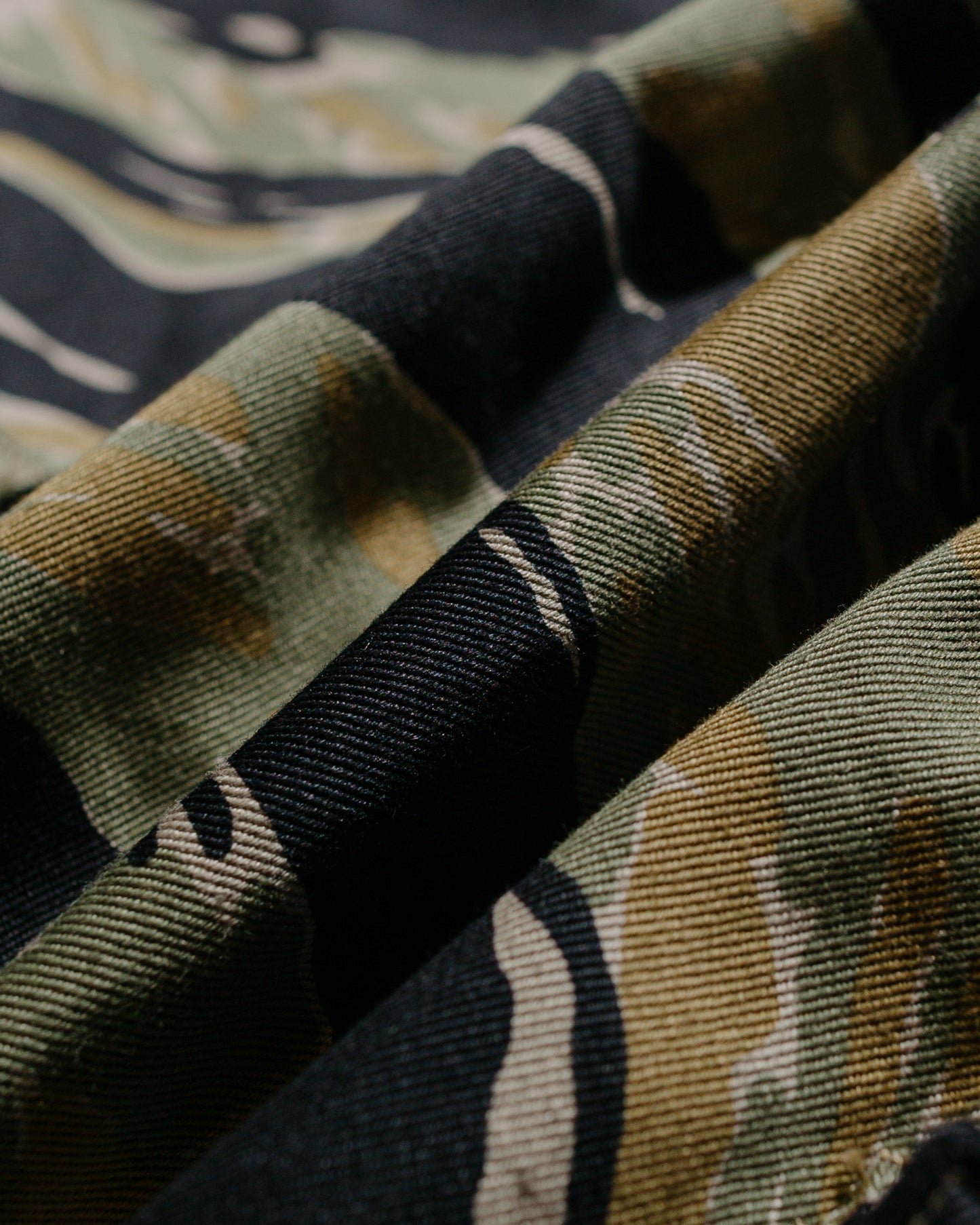 The Real McCoy's MP25004 Tiger Camouflage Shorts / Tadpole Green