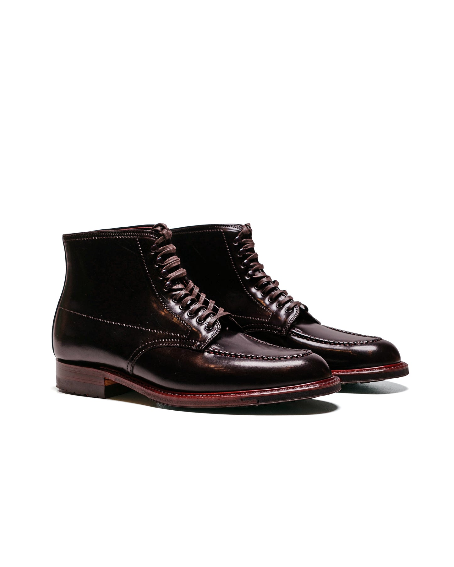 코만도 밑창이 있는 Alden Color 8 Cordovan U-Tip Indy Boot G9901HC