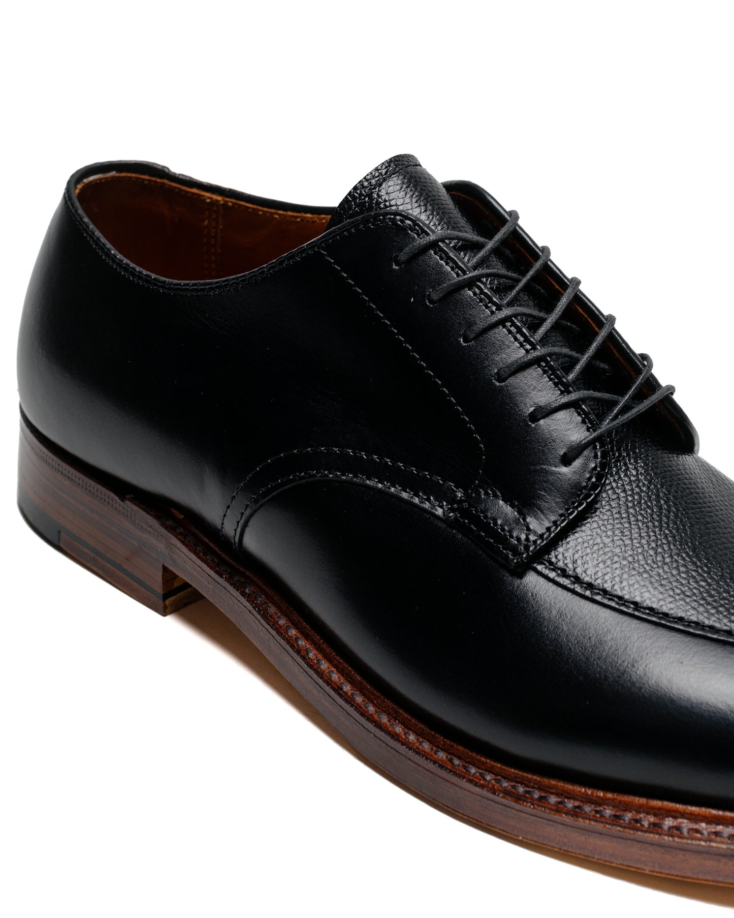 Alden V Tip Blucher Black Calfskin/Black Regina Grain G2603 Close