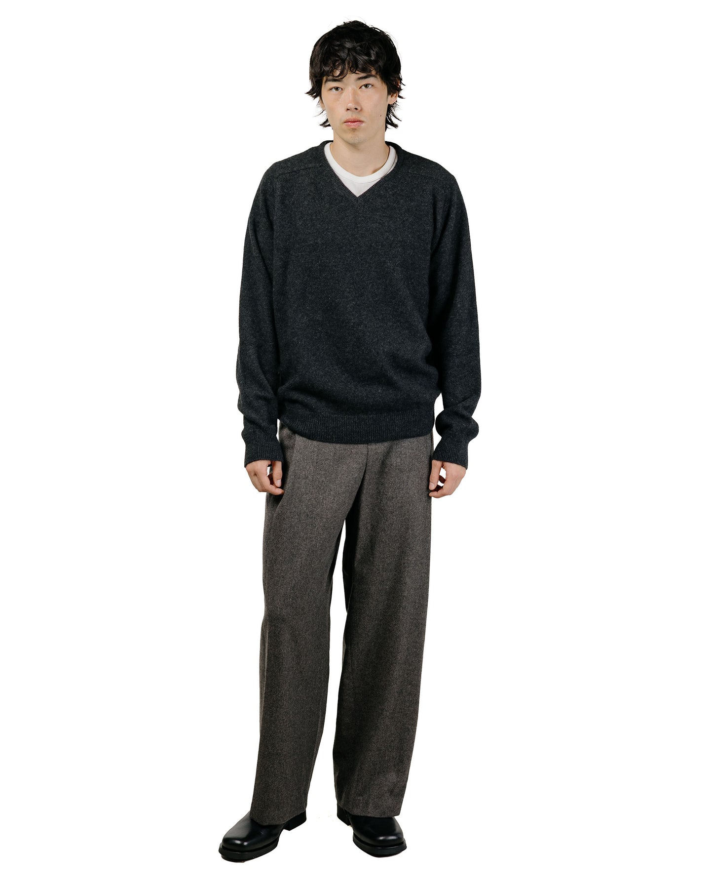 Amomento Racoon V-Neck Knit Charcoal
