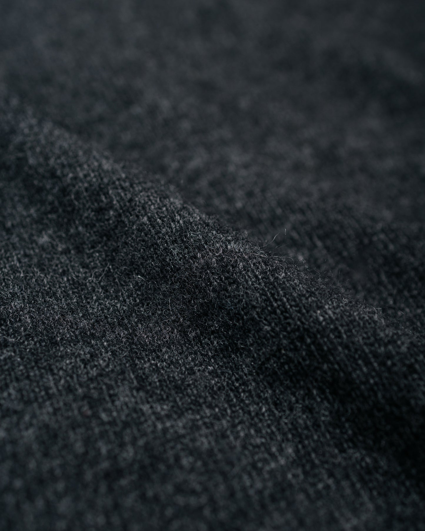 Amomento Racoon V-Neck Knit Charcoal