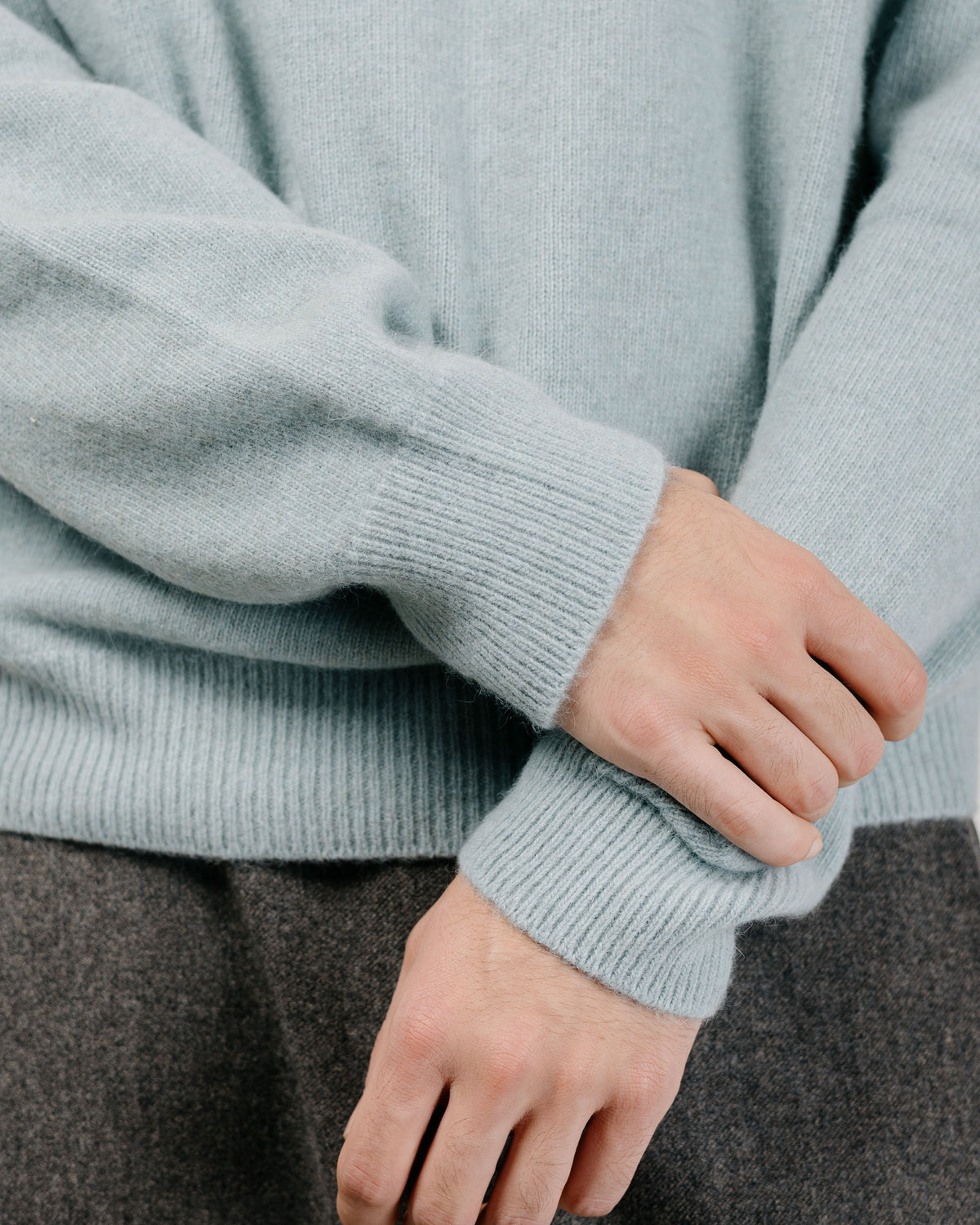 Amomento Racoon V-Neck Knit Mint
