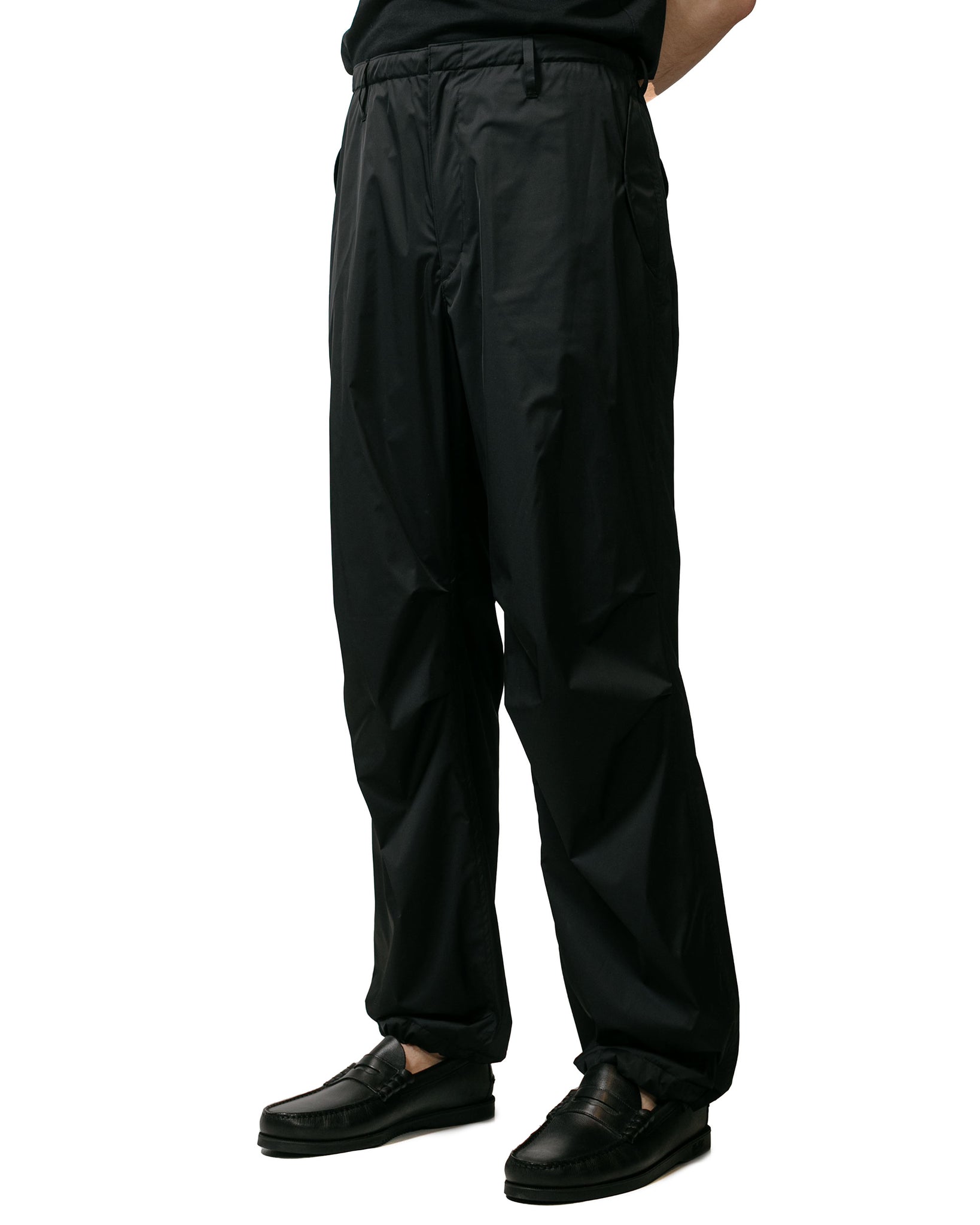 Auralee Hard Twist Polyester Satin Laminate Field Pants Black model front