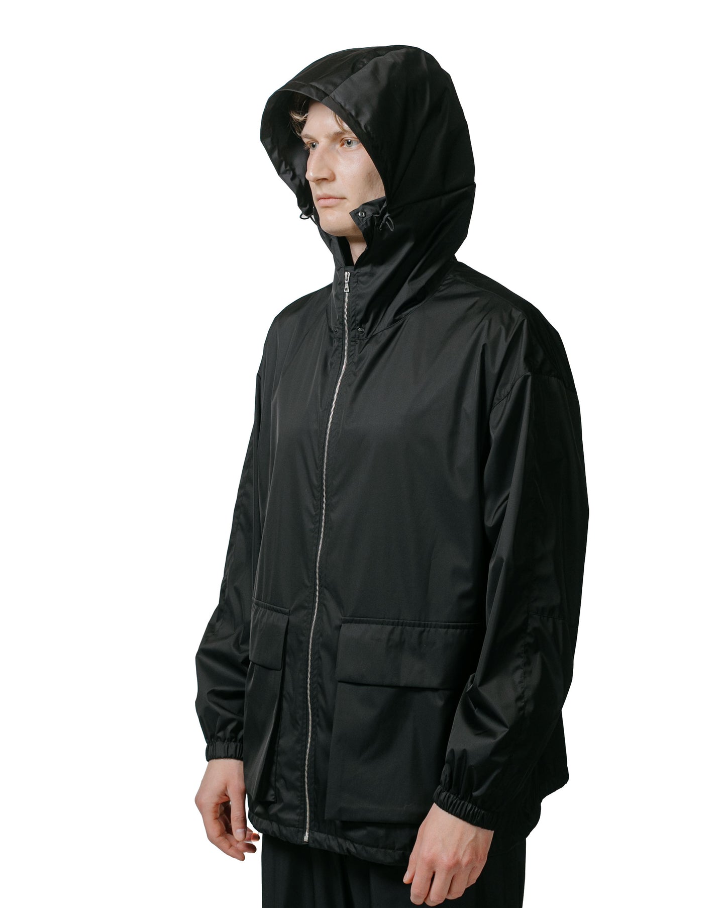 Auralee Hard Twist Polyester Satin Laminate Zip Blouson Black model front hood