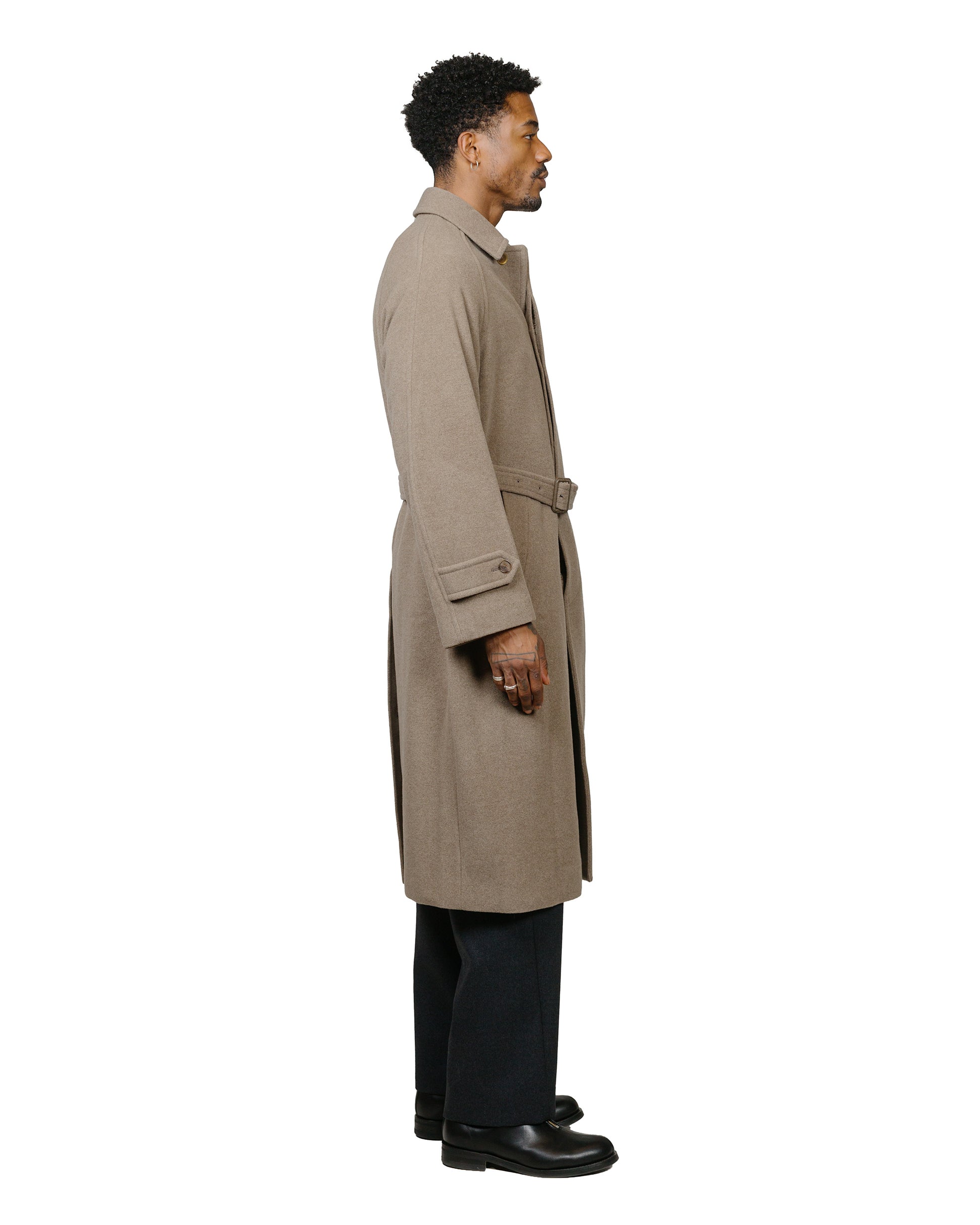 Auralee Super Fine Wool Mosser Soutien Collar Coat Khaki Beige model side