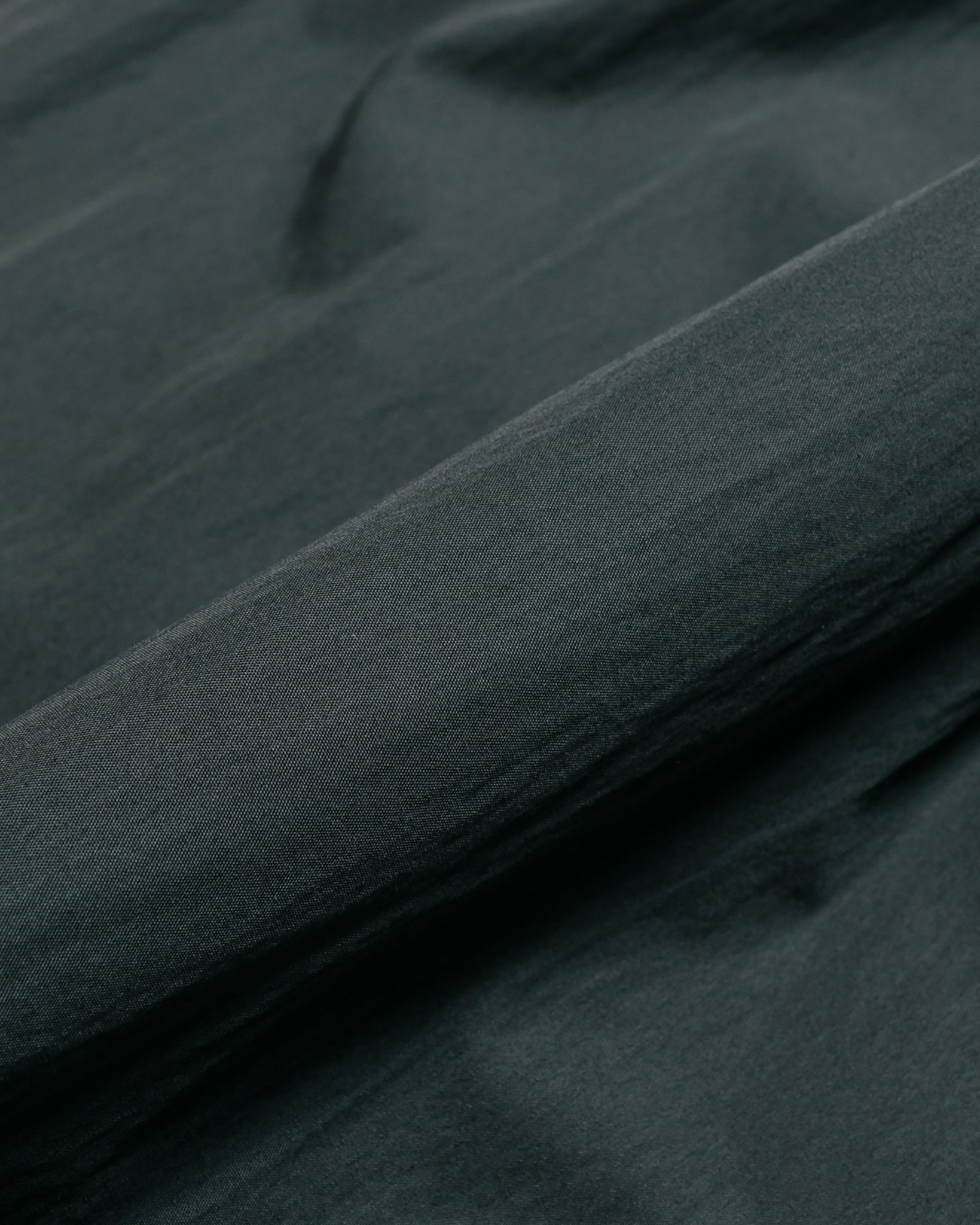 Beams Plus 1Pleat Travel Comfort Cloth Charcoal Grey fabric