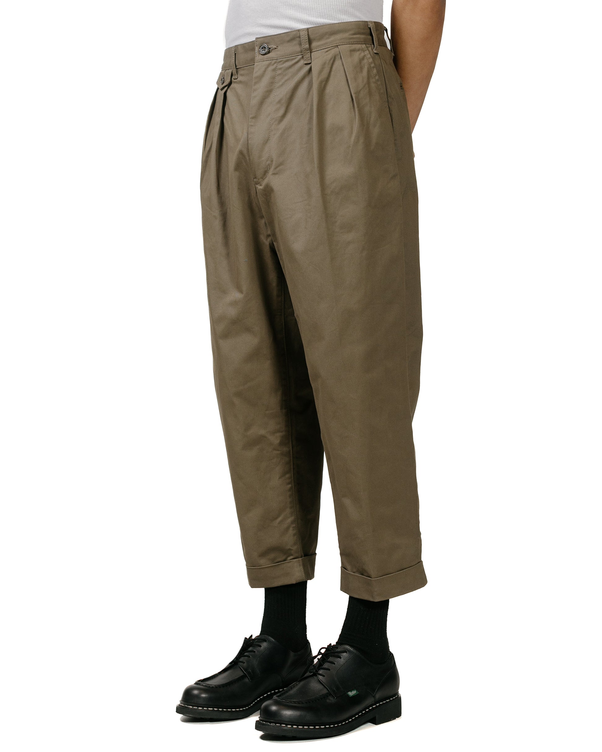 Beams Plus 2Pleats Twill Olive model front