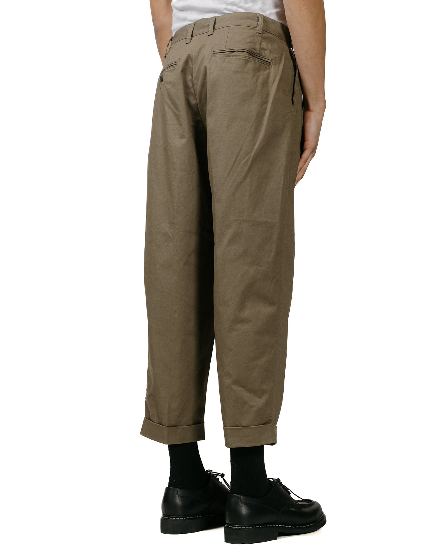 Beams Plus 2Pleats Twill Olive model back