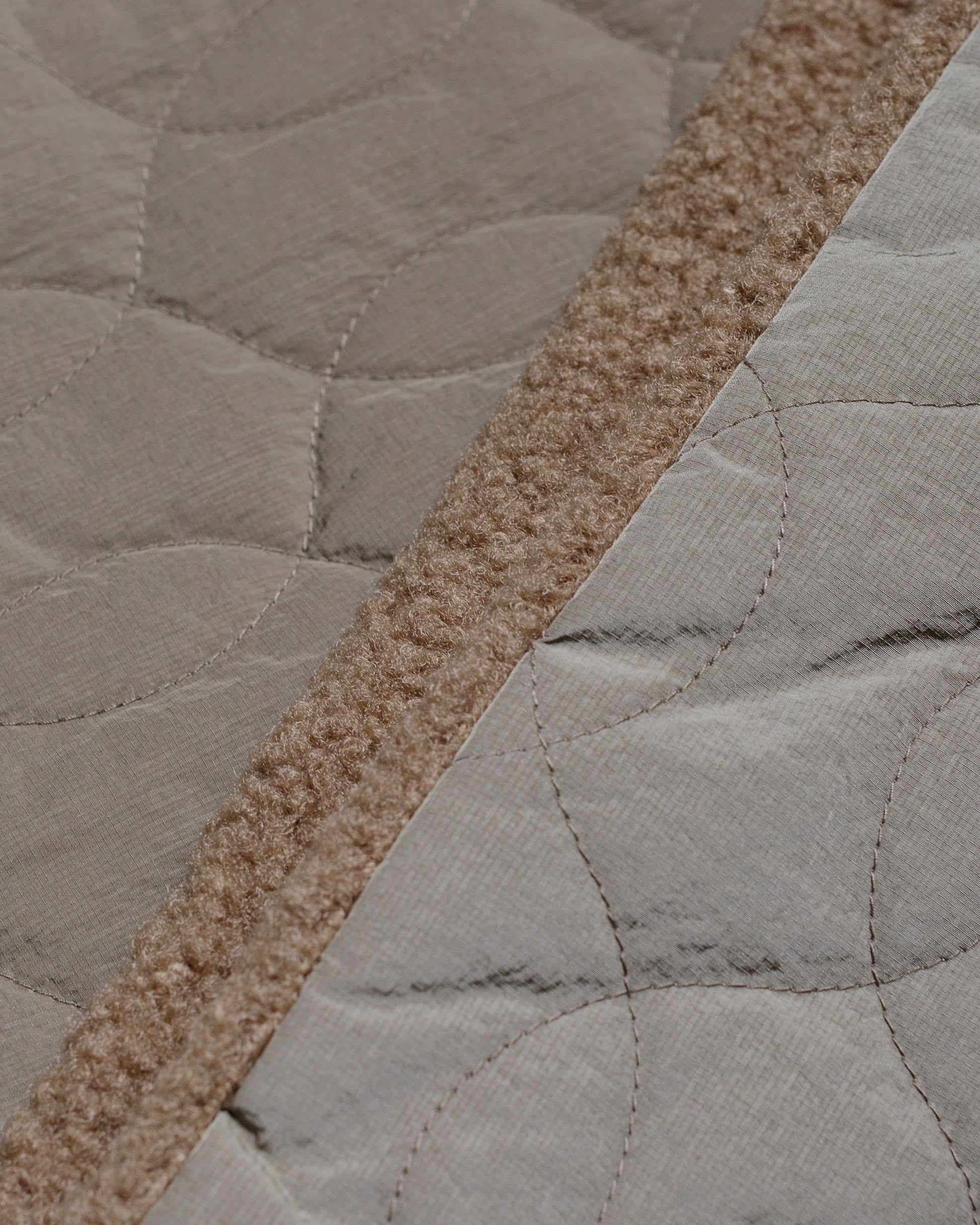 Beams Plus Muffler Boa Quilt Khaki detail