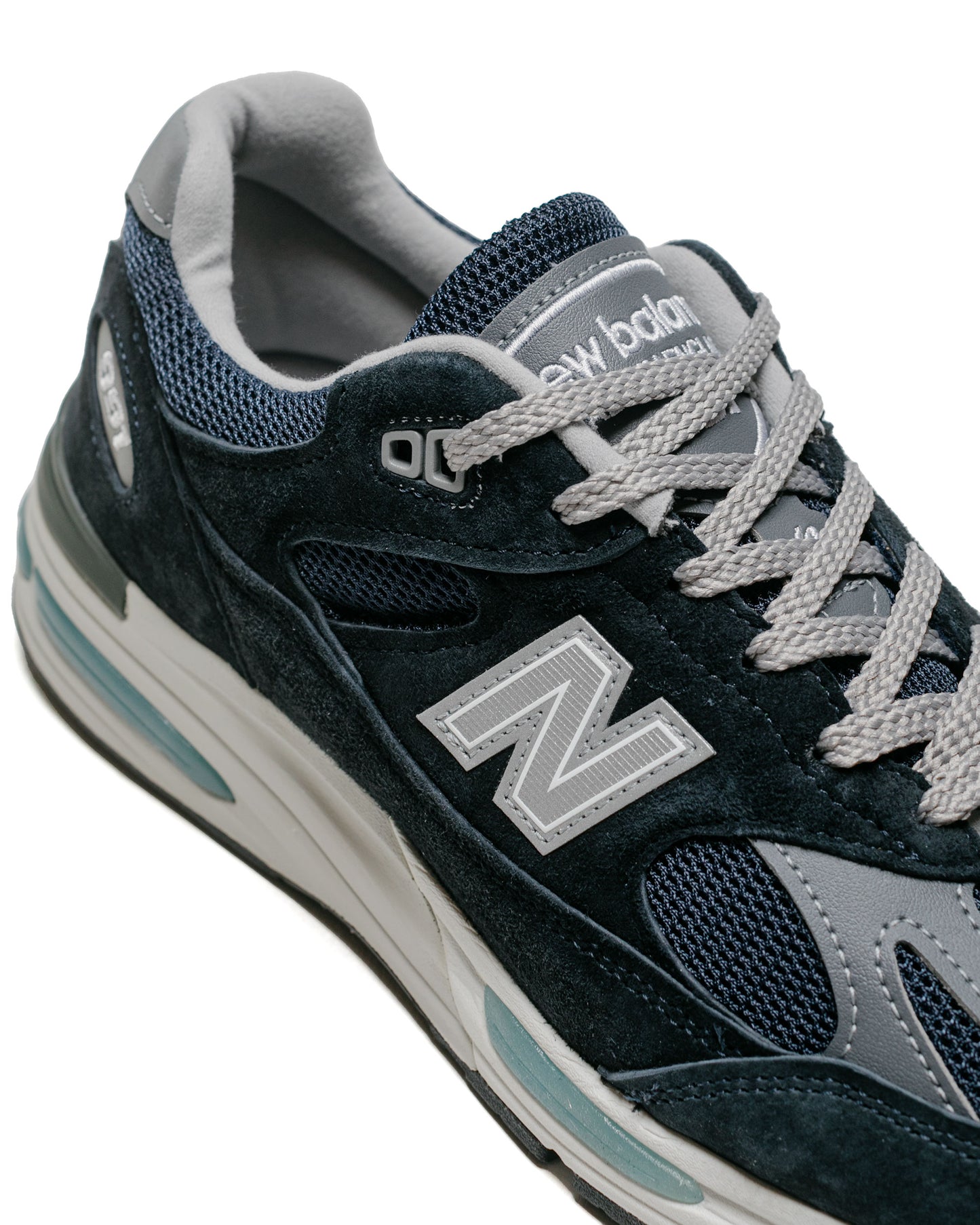 New Balance U991NV2 Dark Navy/Smoked Pearl close