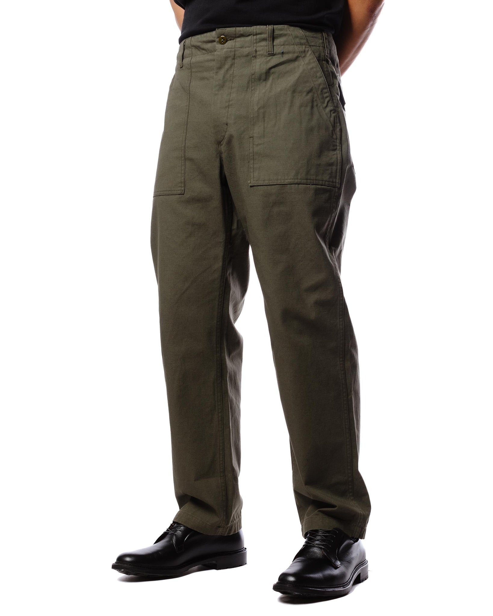Engineered Garments Fatigue Pant Olive Heavyweight Cotton Ripstop Model Detail