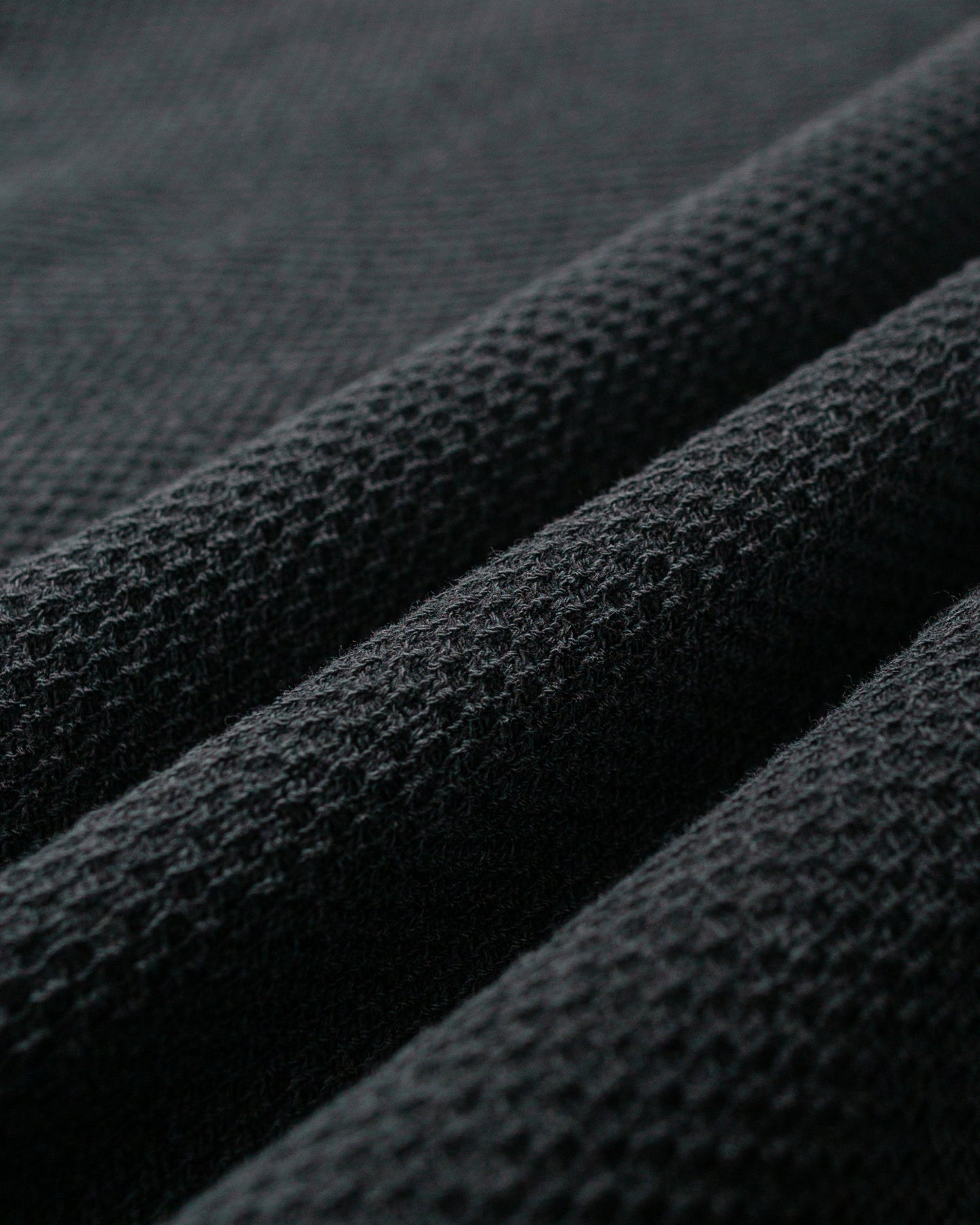 Lady White Co. Raglan Thermal Pigment Charcoal