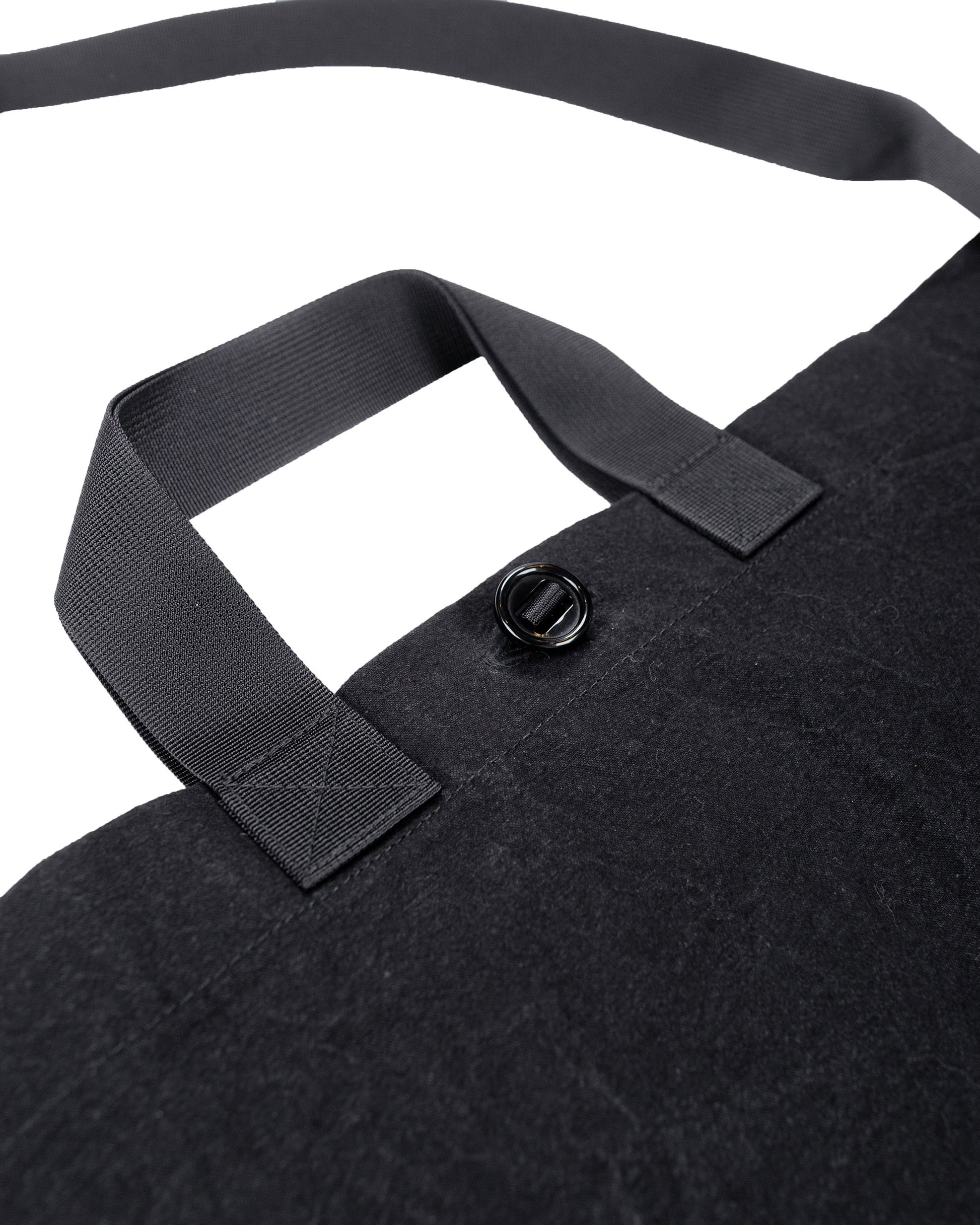 MAN-TLE R0B1 'Multi Handle Tote' Black Wax