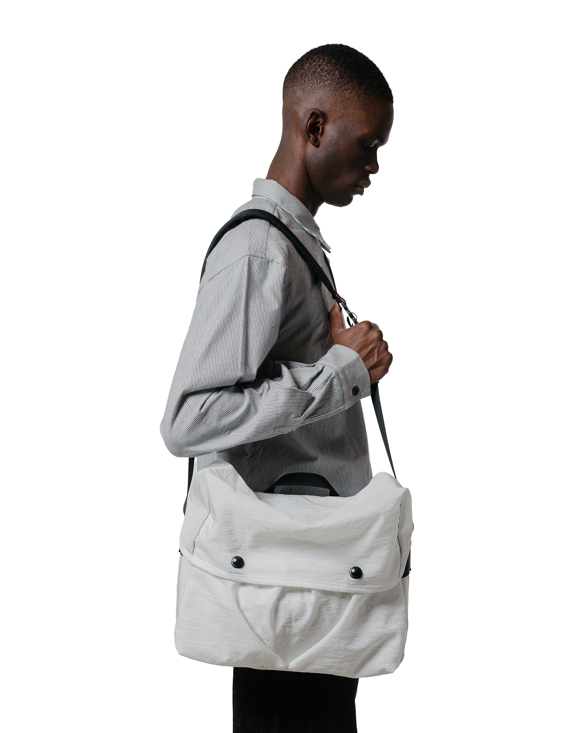 MAN-TLE R19 Gear-4 Mini Messenger White Nylon