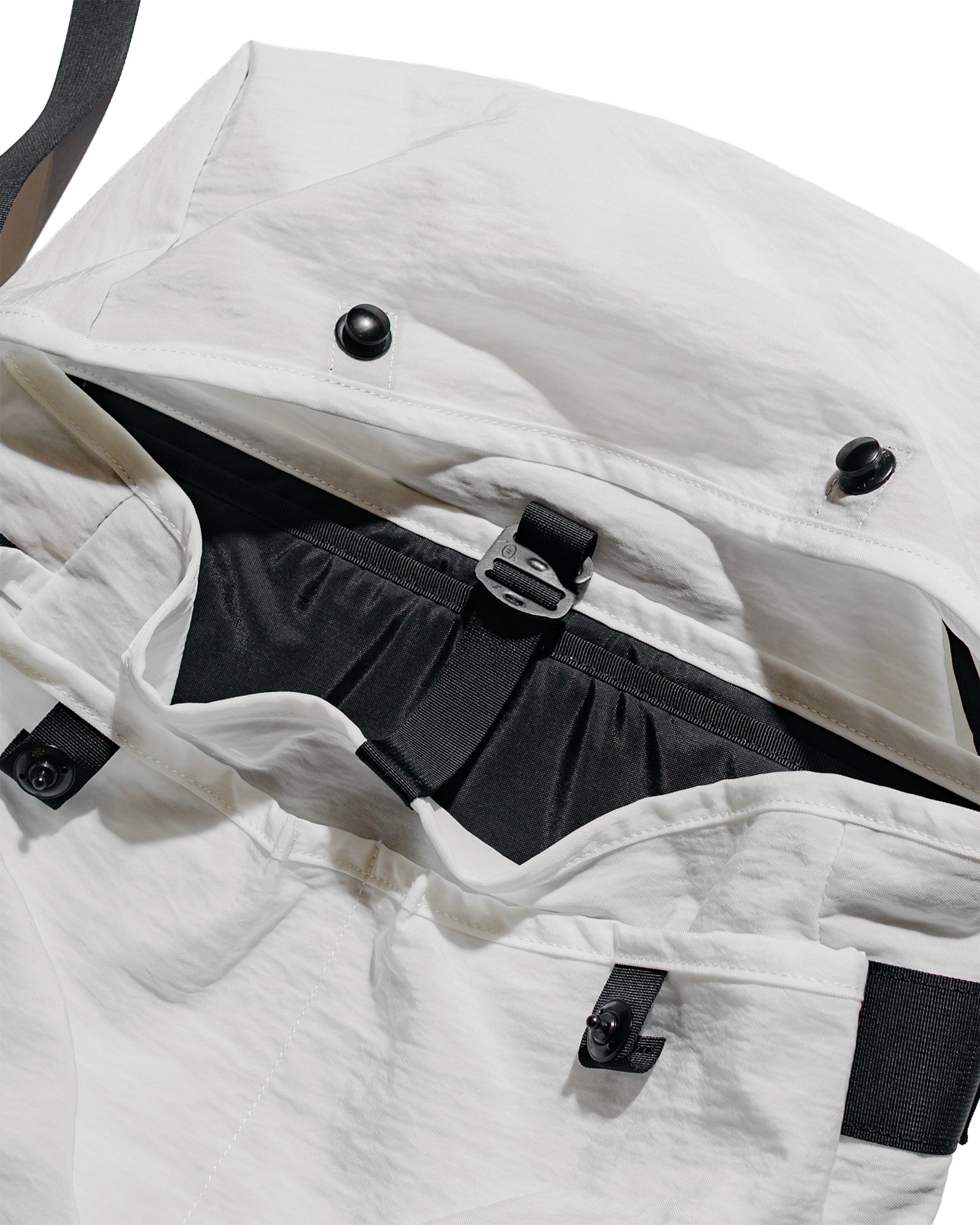 MAN-TLE R19 Gear-4 Mini Messenger White Nylon