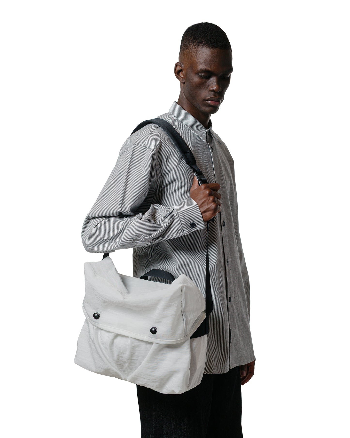 MAN-TLE R19 Gear-4 Mini Messenger White Nylon
