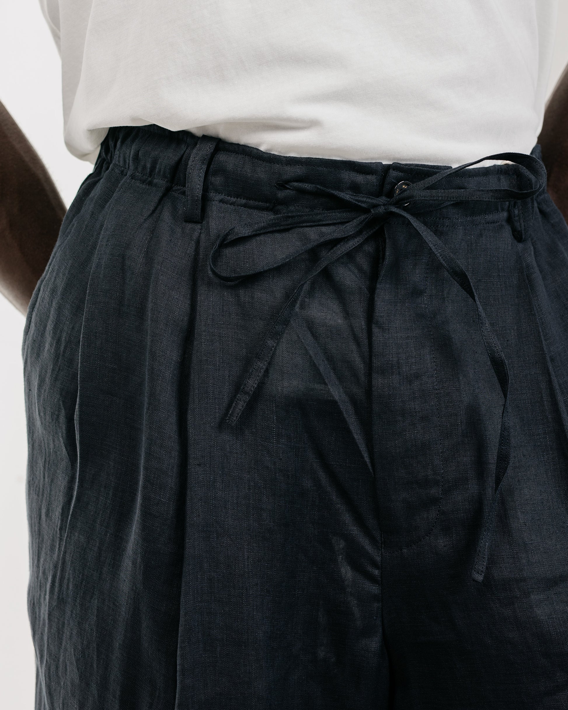MARKAWARE Double Pleated Easy Trousers Hemp Shirting Black