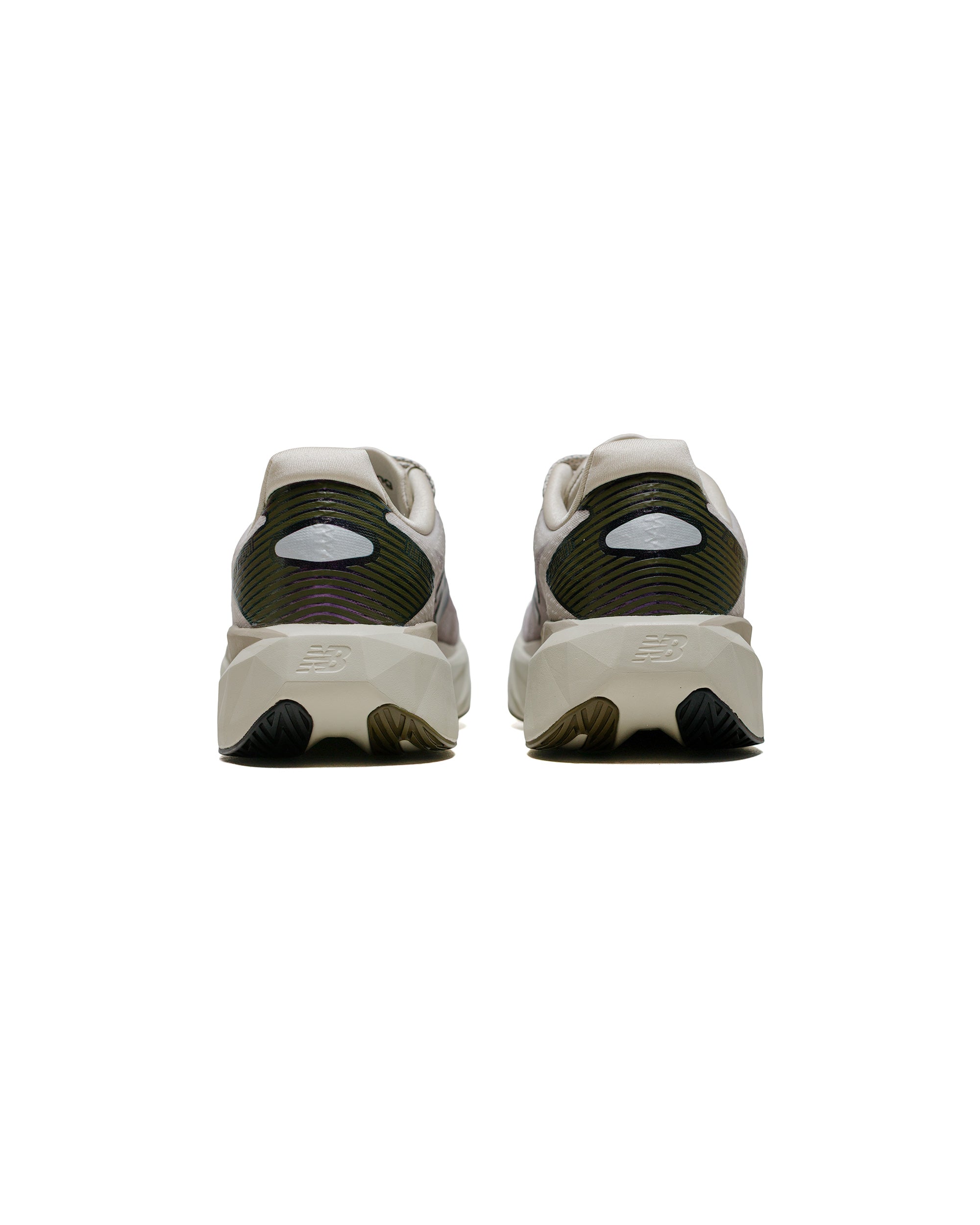 New Balance FuelCell Rebel ベージュ/グレー New Balance MFCXPA5 FuelCell Rebel v5 グレー/ブラウン