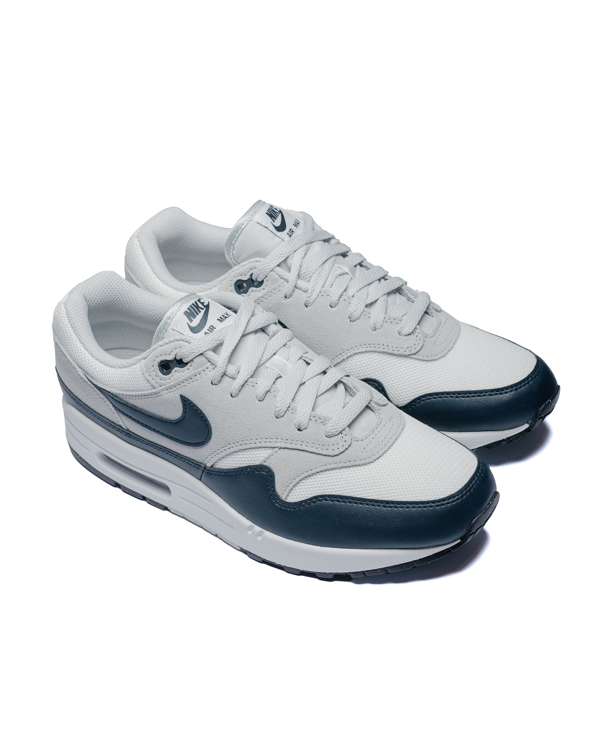 air max navy and white