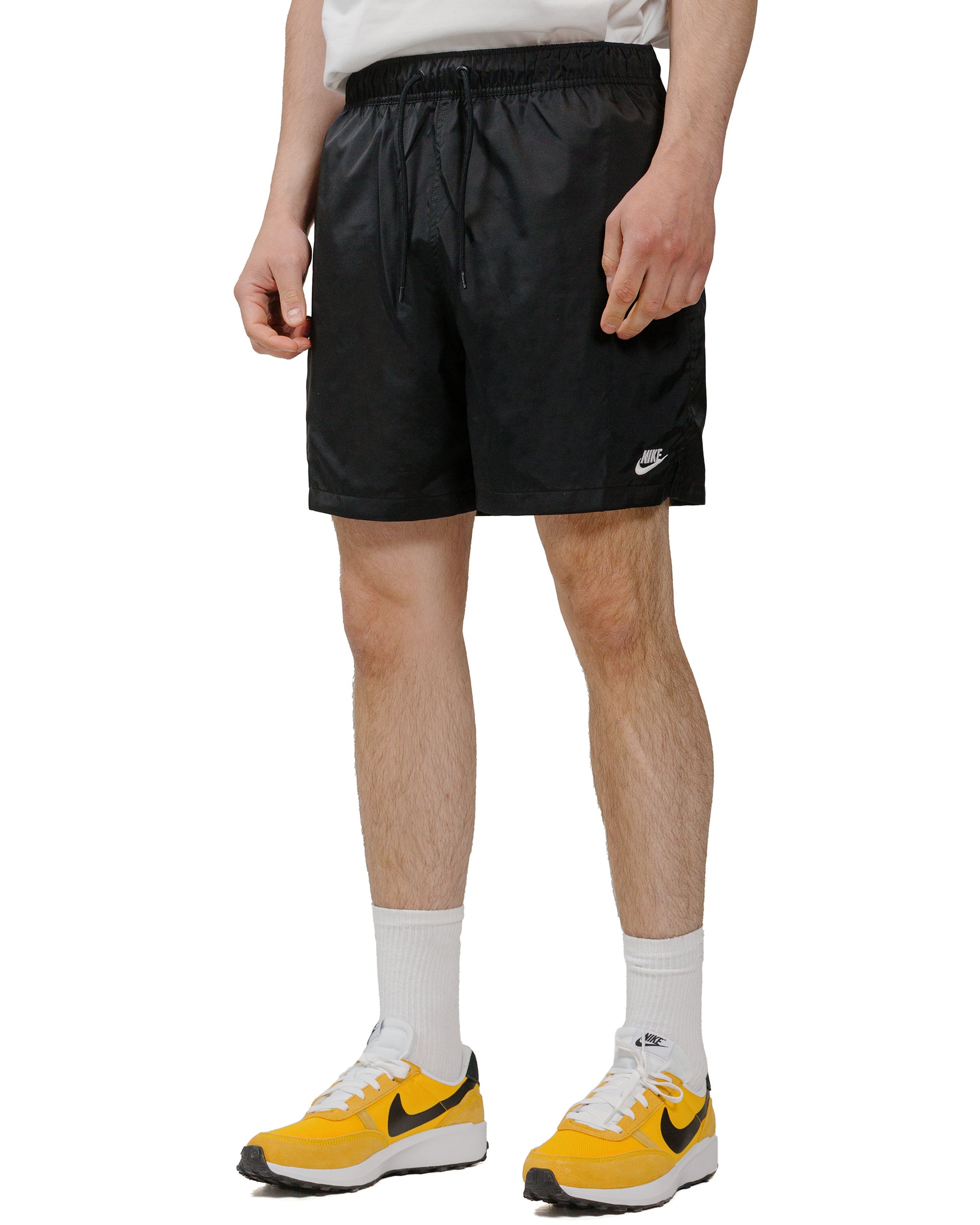 Nike Club Flow Short Black/White model front