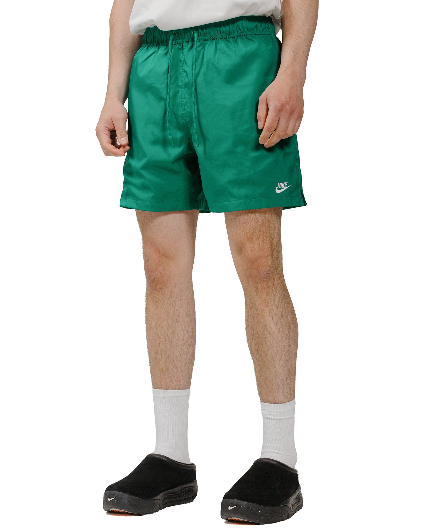 Nike Club Flow Short Malachite/White model front