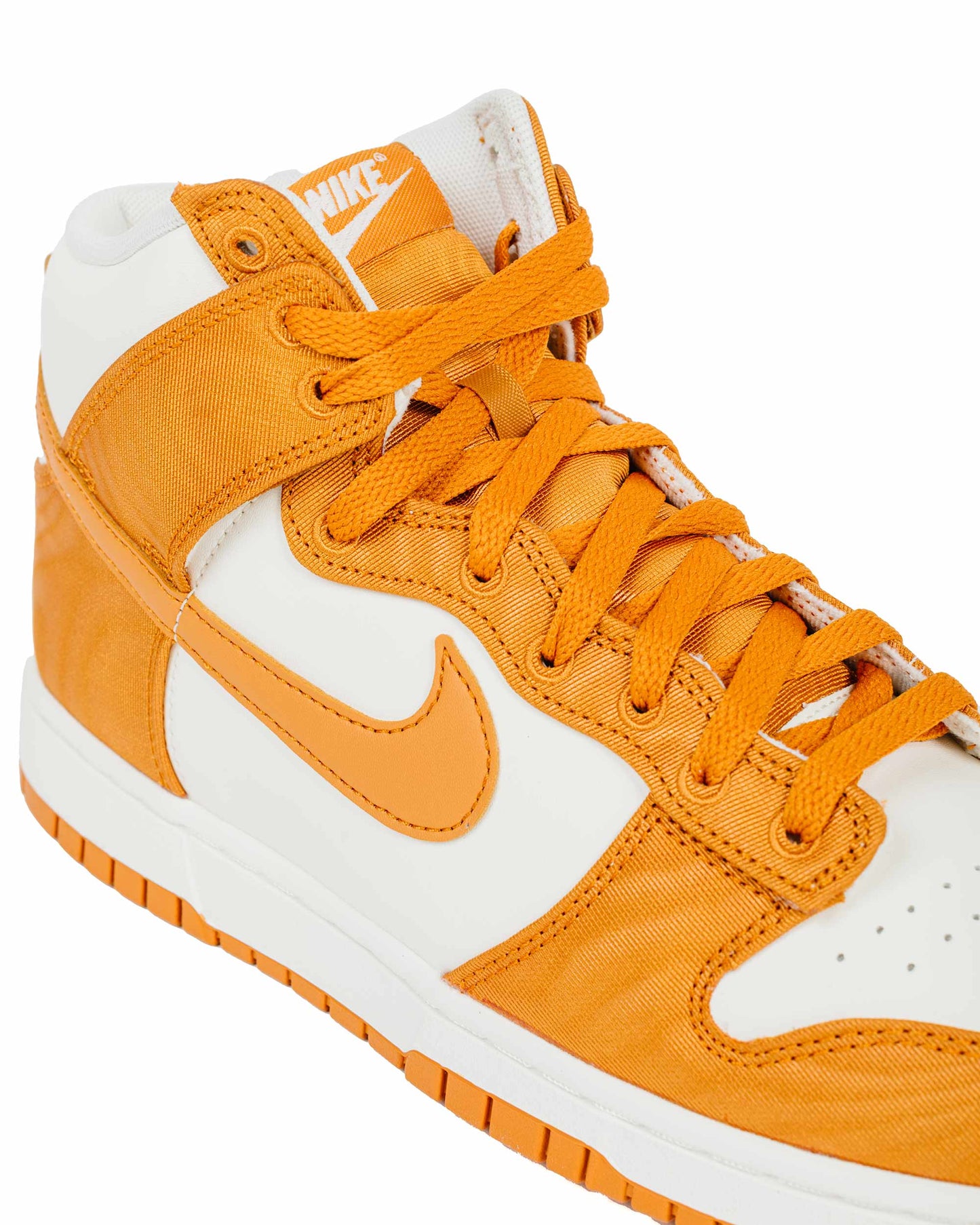 Nike Dunk High Retro SE Monarch Detail