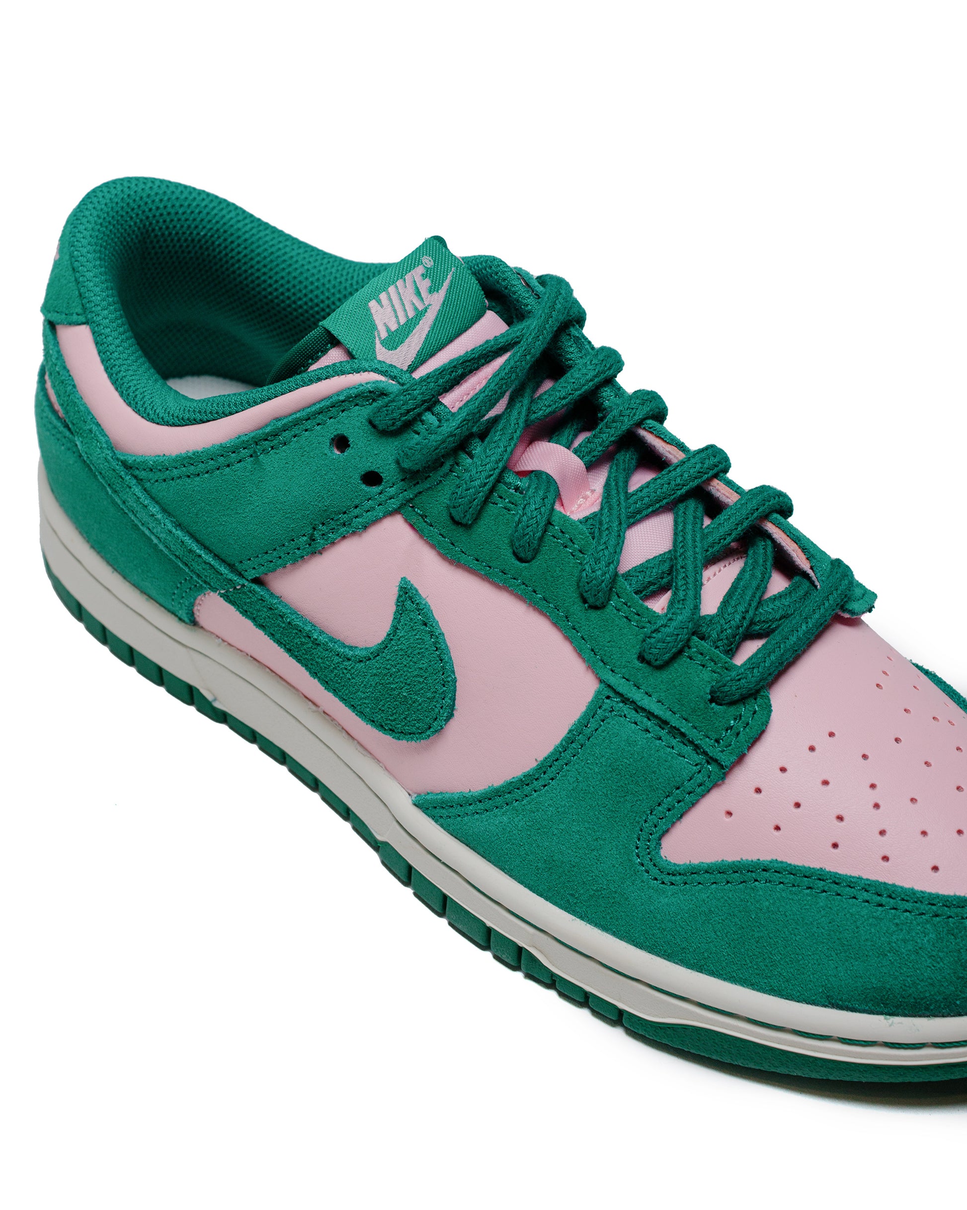 Nike Dunk Low Retro SE Medium Soft Pink/Sail/Malachite close