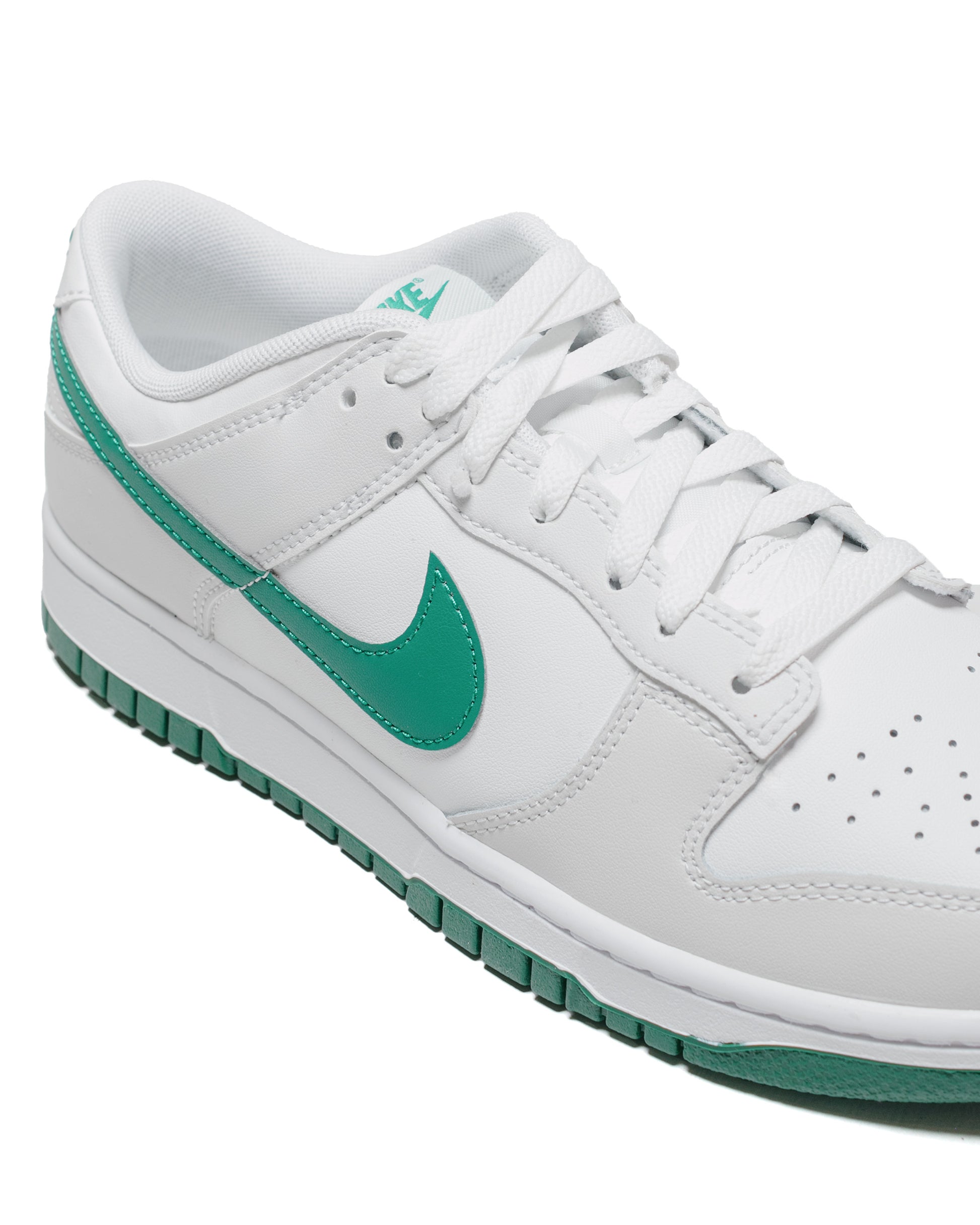 Nike Dunk Low Retro Summit White/Malachite close