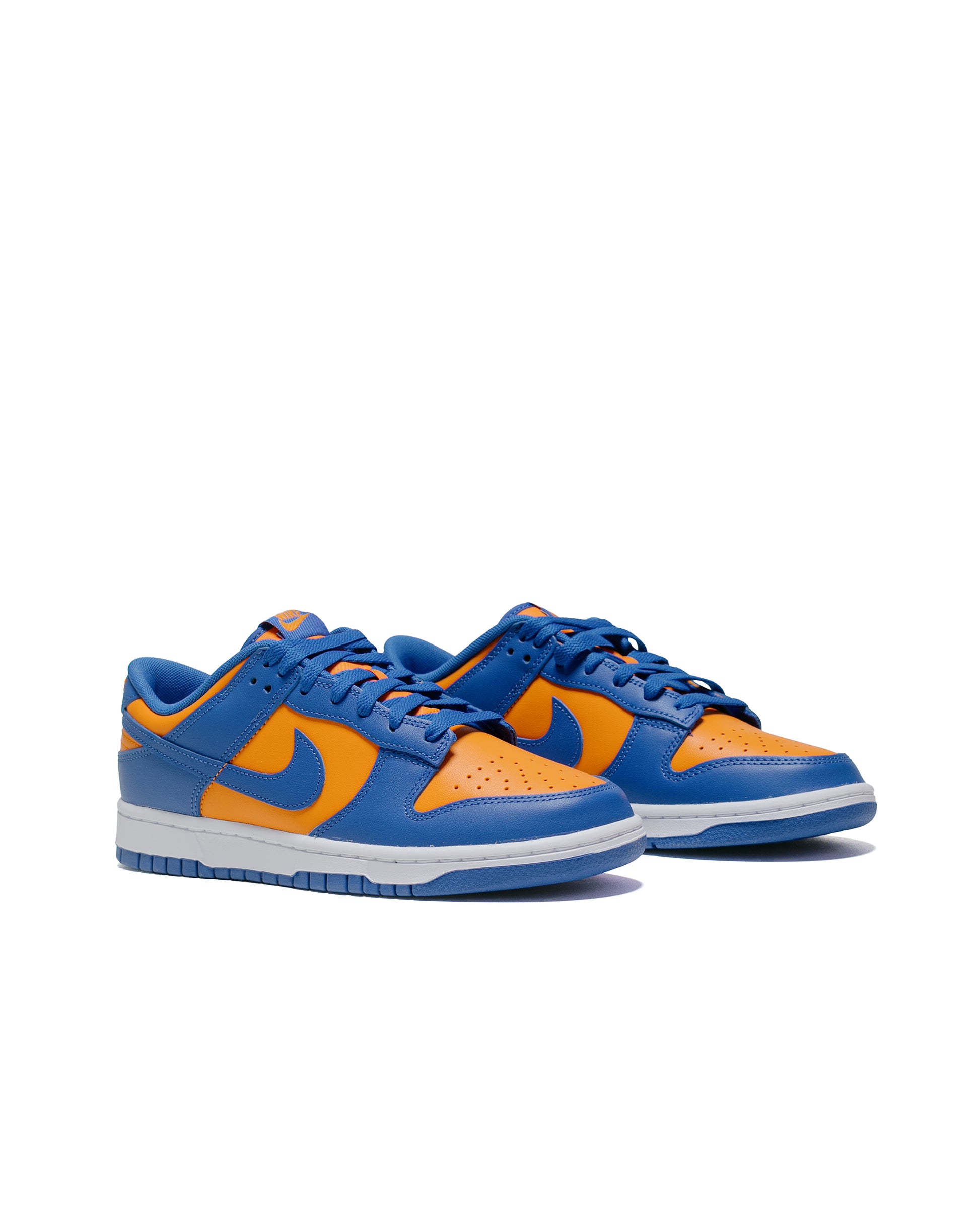 Nike Dunk Low Retro 'Knicks' side