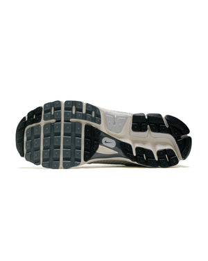Nike Zoom Vomero 5 SE Platinum Tint/Iron Grey/Photon Dust sole