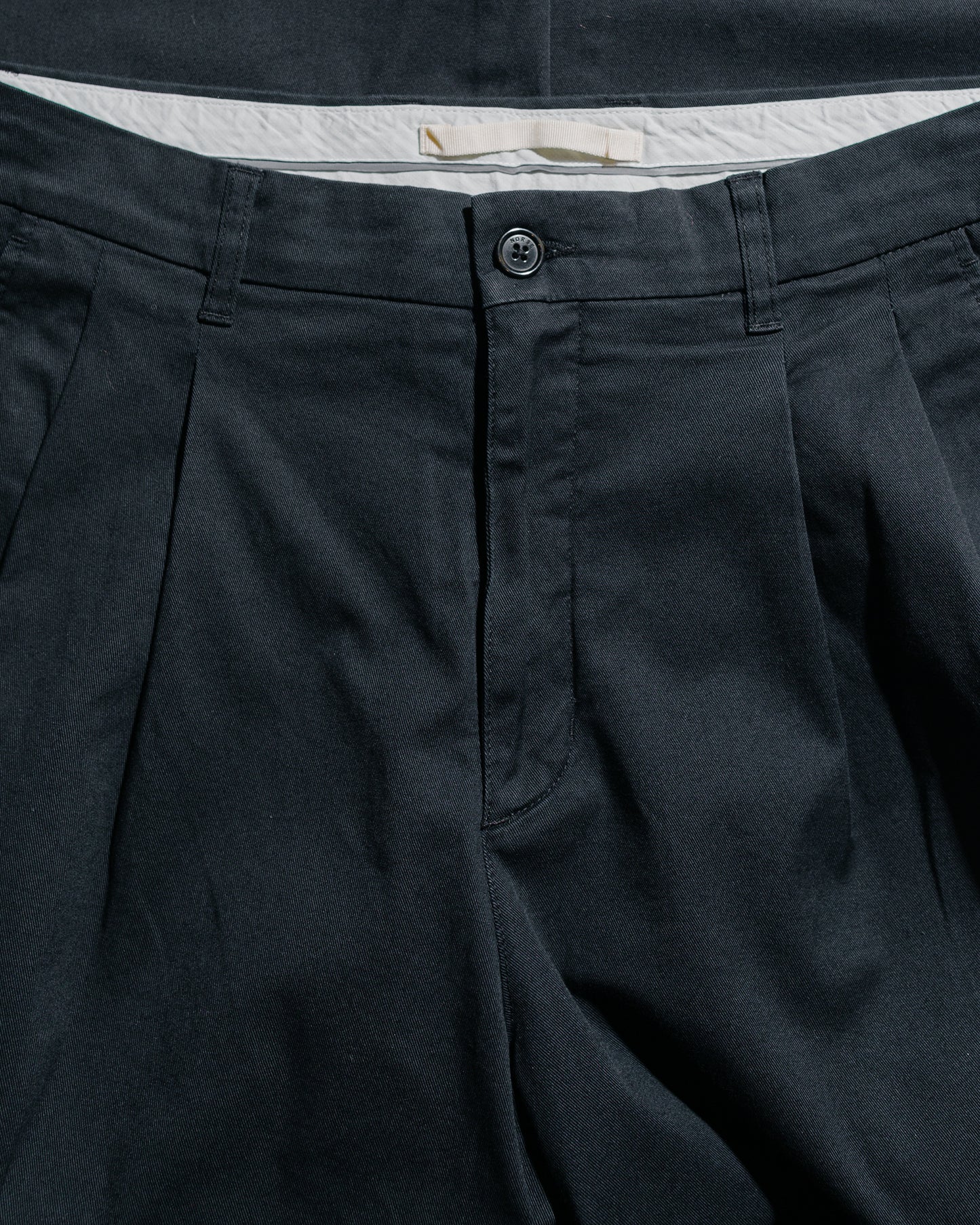 Norse Projects Benn Relaxed Twill Pleated Trouser Black