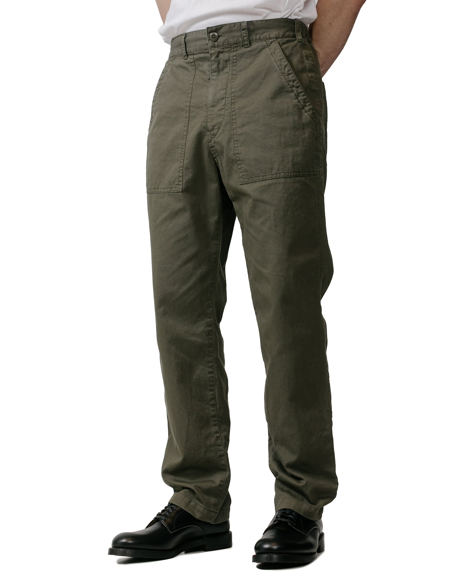 Sage de Cret Cotton Broken Twill Peg Top Baker Pants Olive model front