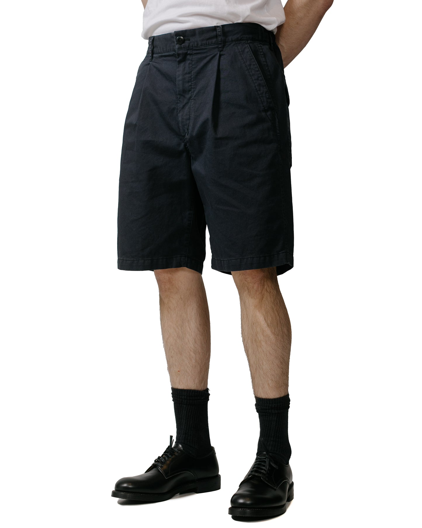 Sage de Cret Cotton Broken Twill Wide Pleated Shorts Black model front