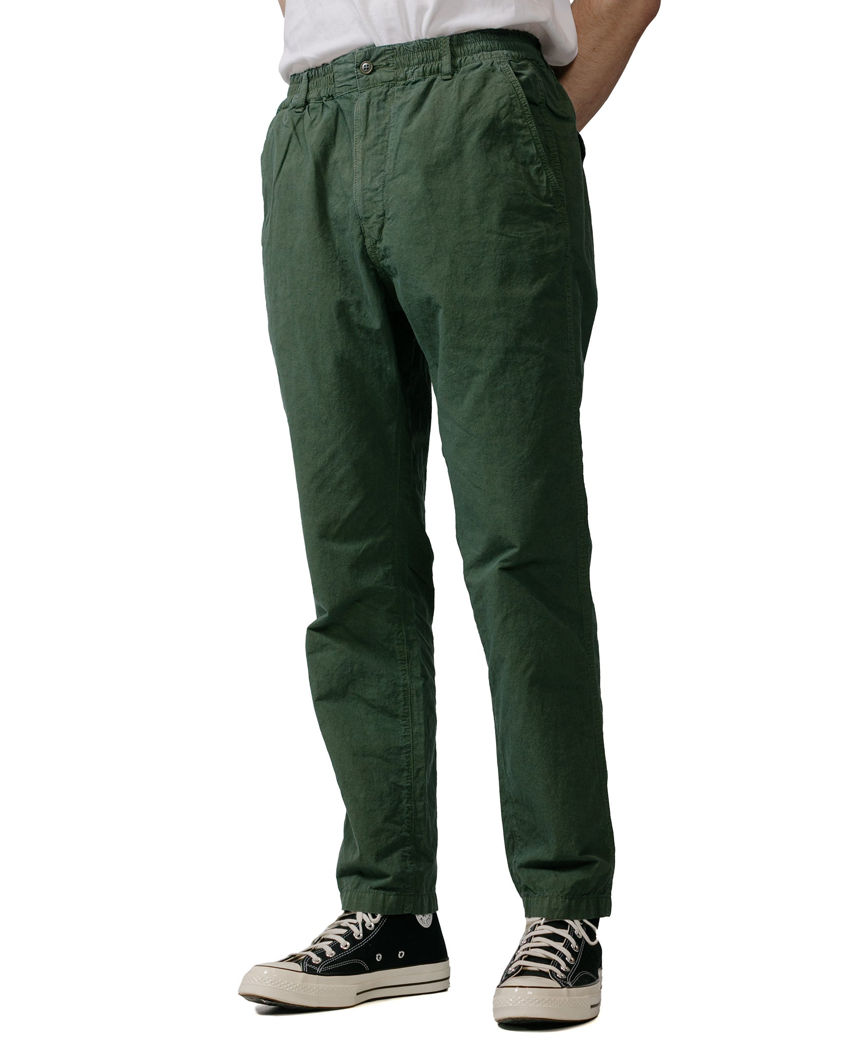 Sage de Cret High Density Cotton Hemp Tapered Pants Olive model front