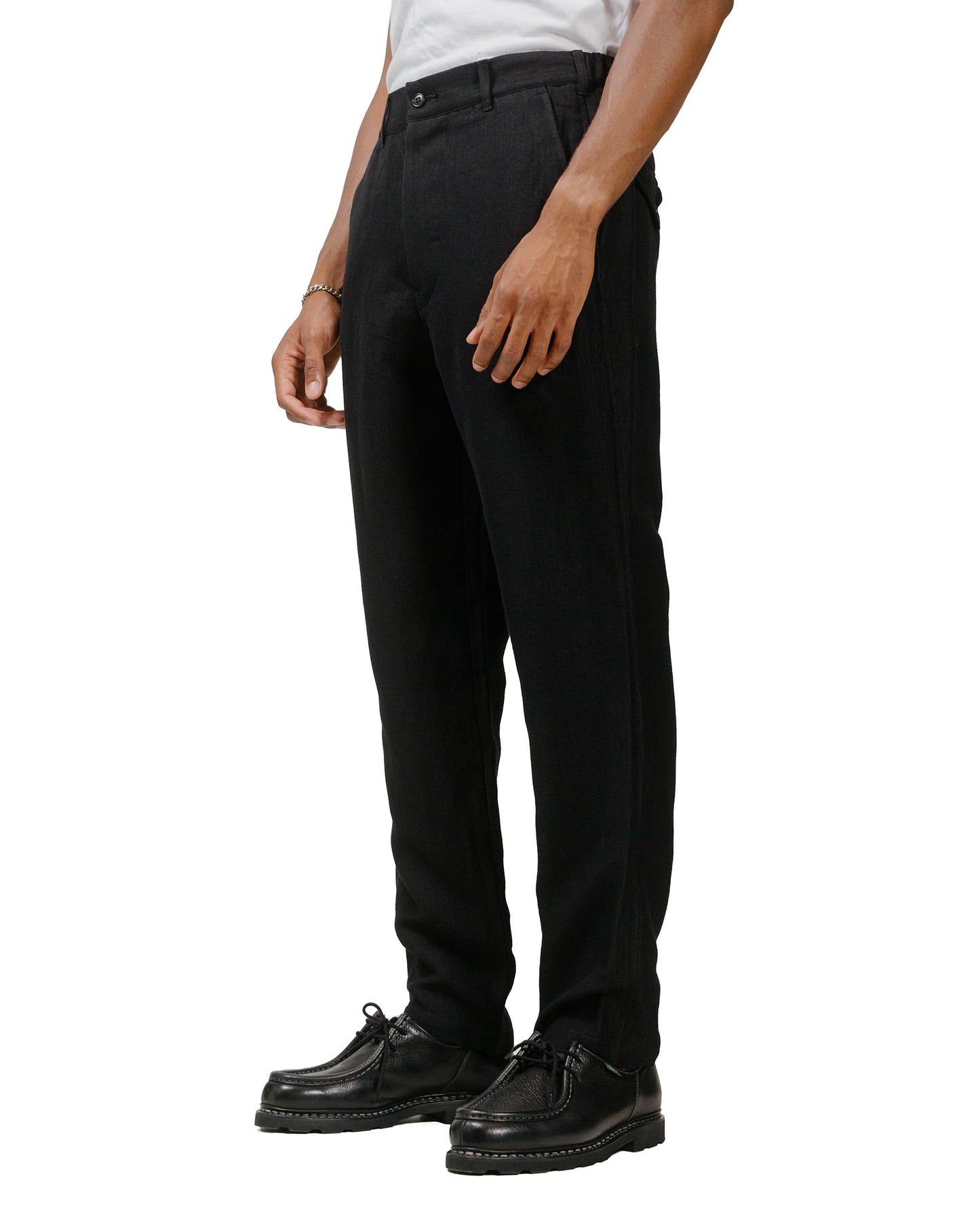 Sage de Cret Wool/Linen Herringbone Tumbler Tapered Pants Black model front