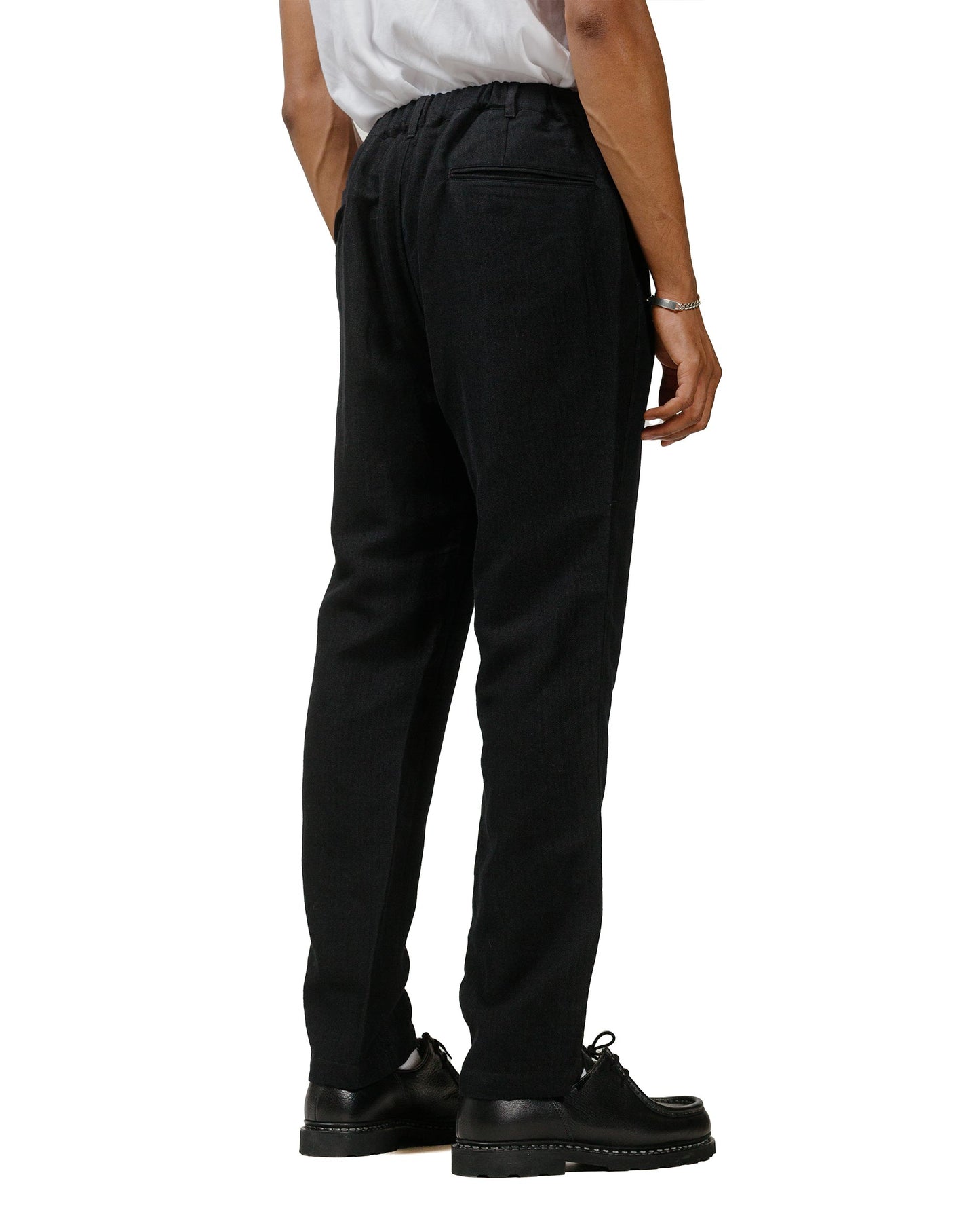 Sage de Cret Wool/Linen Herringbone Tumbler Tapered Pants Black model back