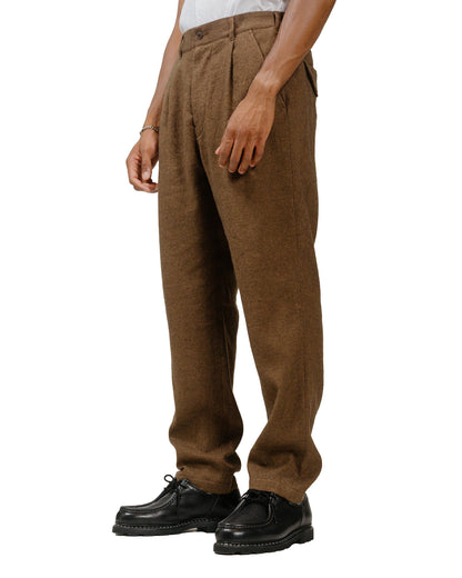 Sage de Cret Wool/Linen Tumbler Single-Pleated Pegtop Pants Brown model front