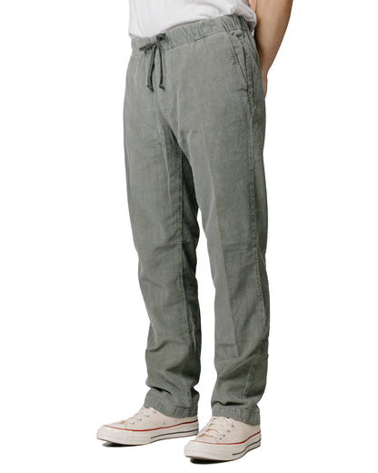 Save Khaki United Corduroy Easy Chino Olive Model front