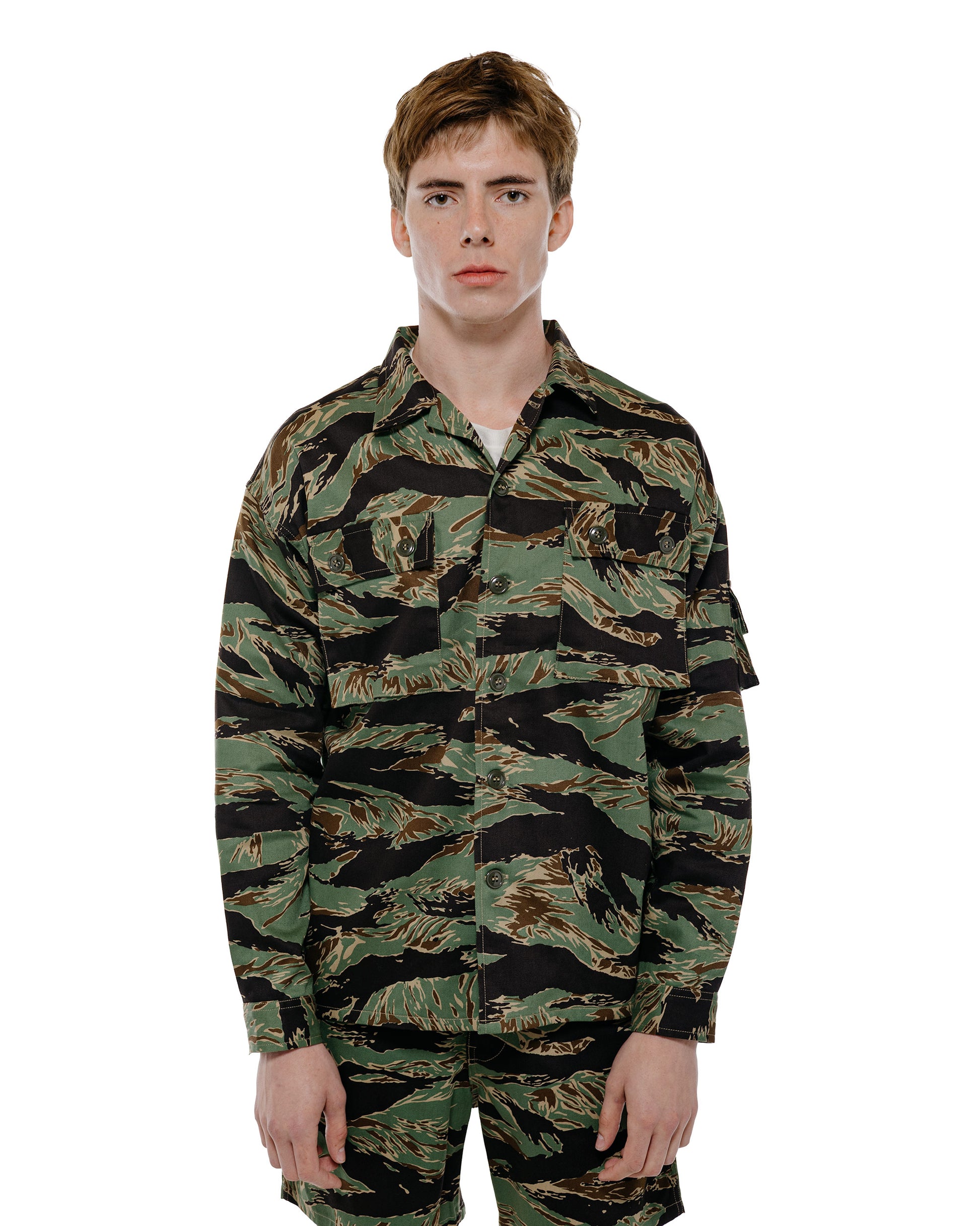 The Real McCoy's MJ26002 Tiger Camouflage Shirt / John Wayne Green