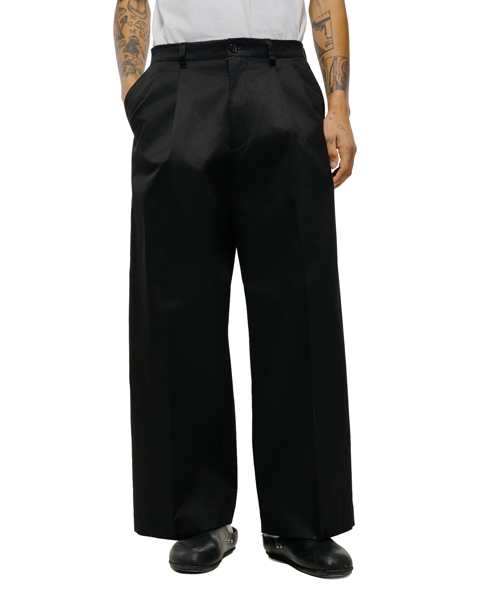 Universal Products 2Tuck Wide Chino Trouser Black