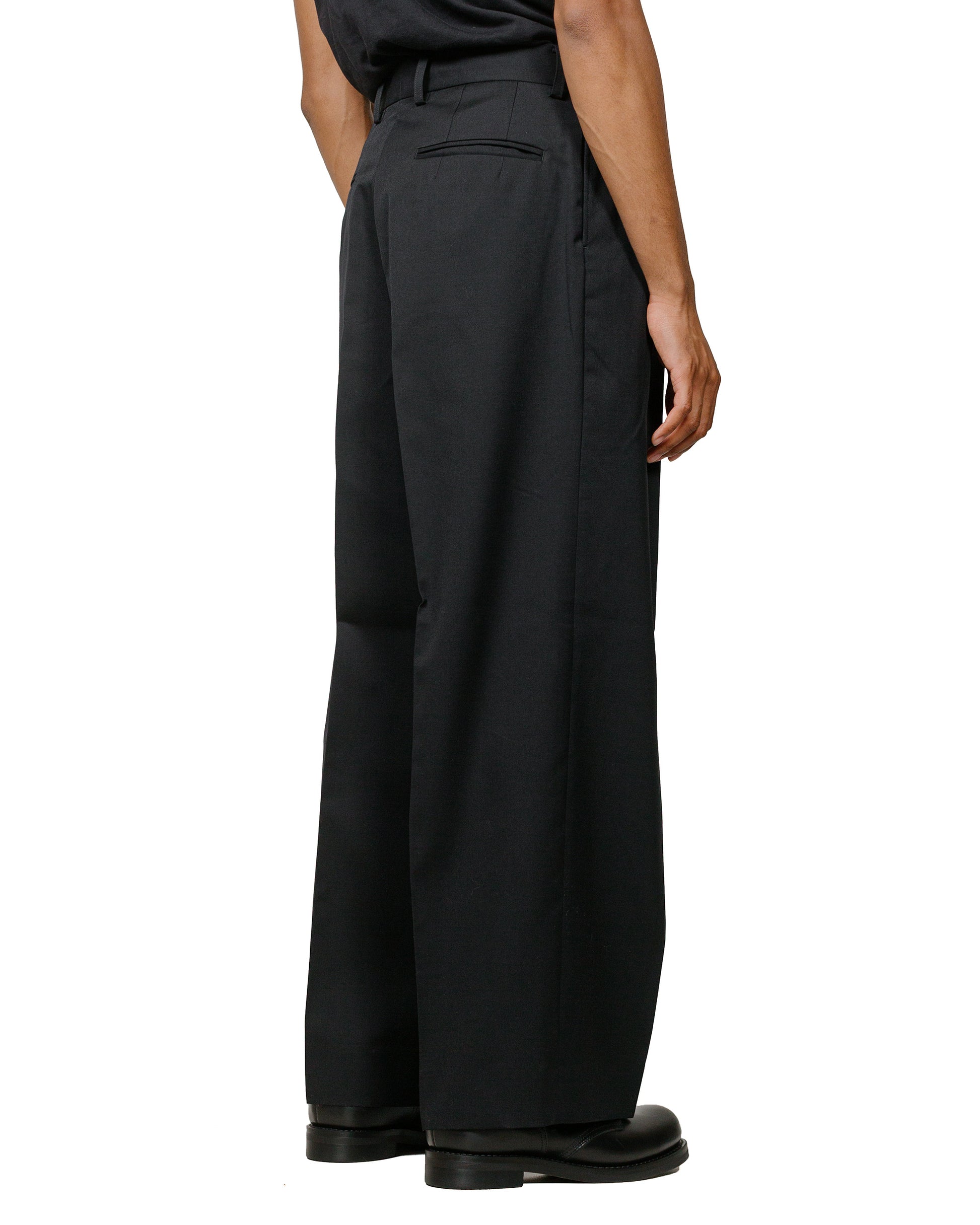 ssstein Long Wide Trousers Black model back