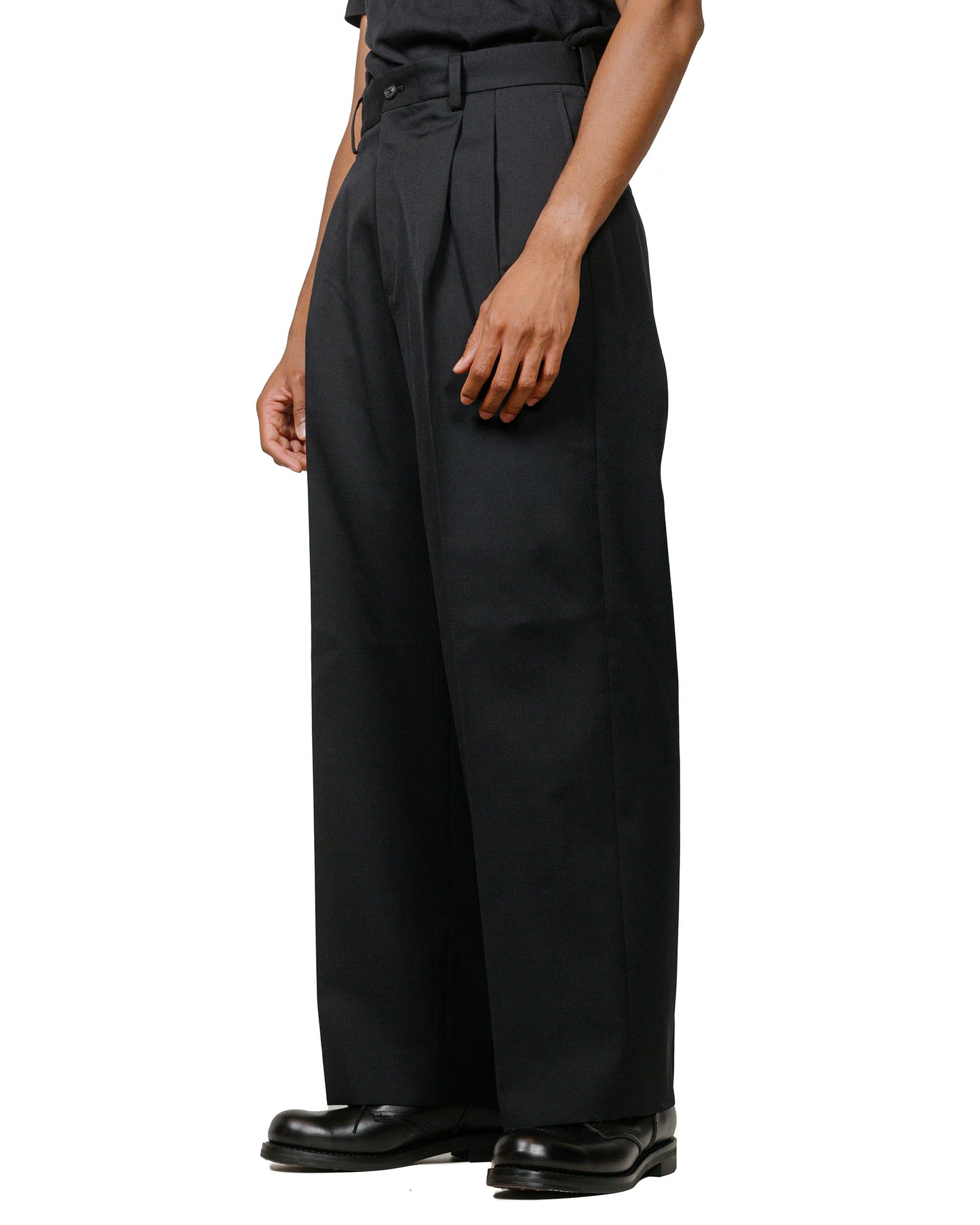 ssstein Long Wide Trousers Black model front