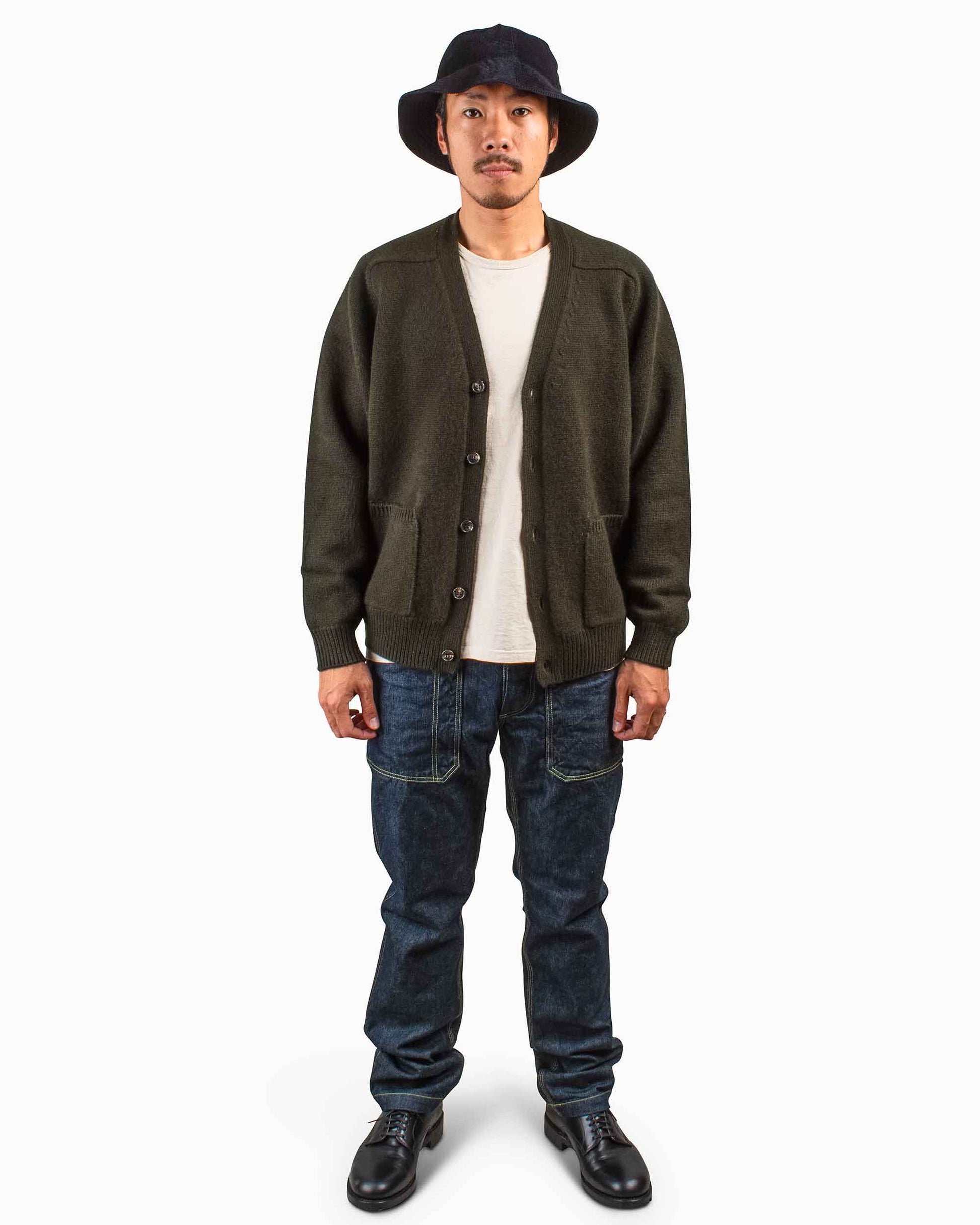 Batoner Heavy Weight Cashmere V Cardigan Olive Model