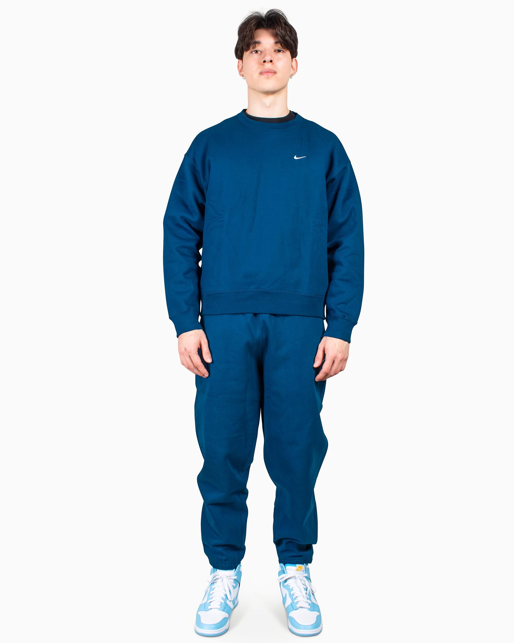 Nike Solo Swoosh Pant Valerian Blue Model Front