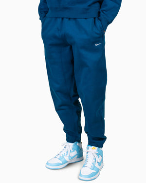 Nike Solo Swoosh Pant Valerian Blue Model Side