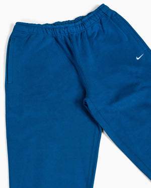 Nike Solo Swoosh Pant Valerian Blue Detail