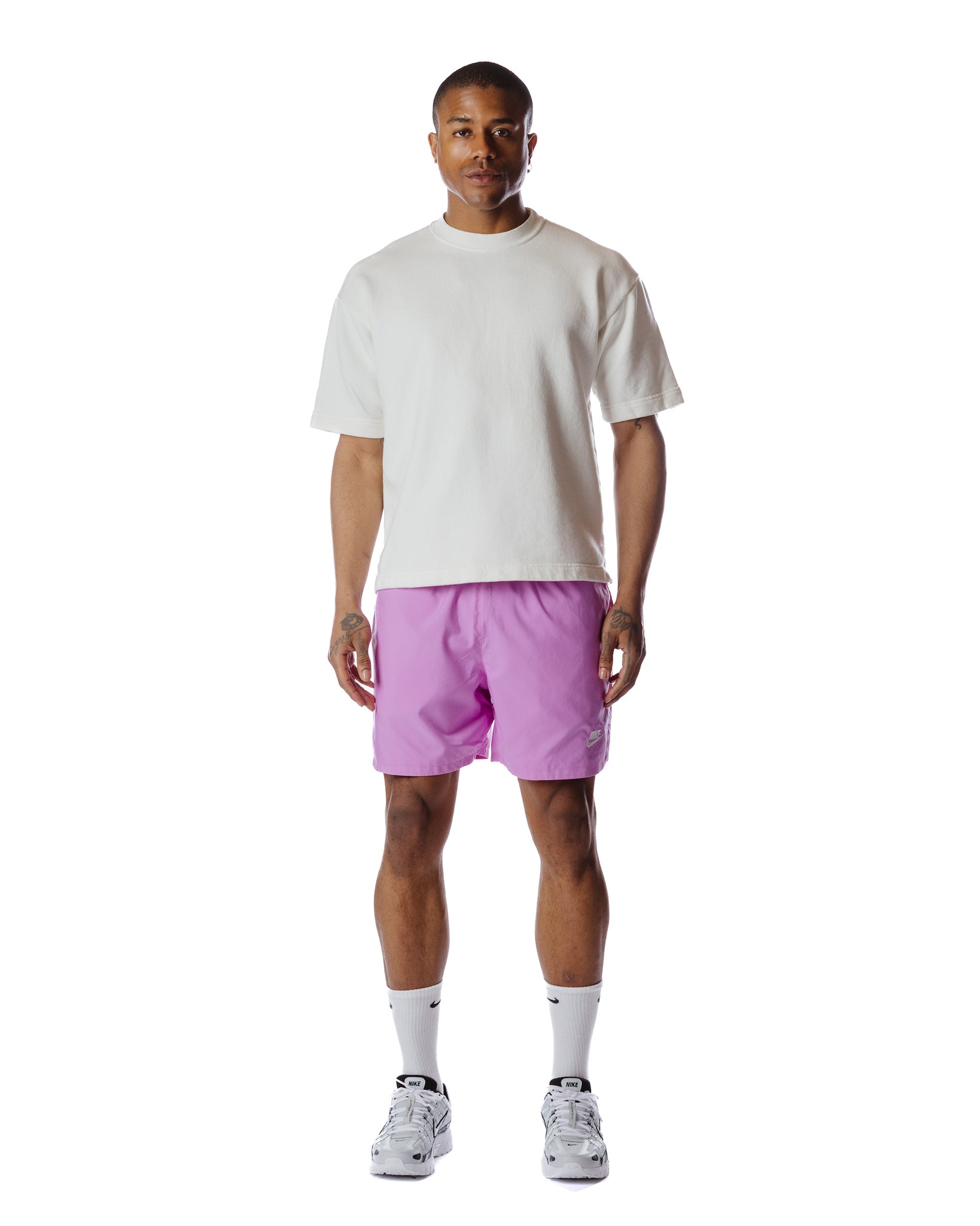 Nike Sportswear Sport Essentials Shorts (Rush Fuchsia/White) – Centre