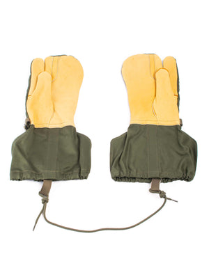 The Real McCoy's MA21102 Mitten Shells, Trigger Finger M-1965 Olive Front