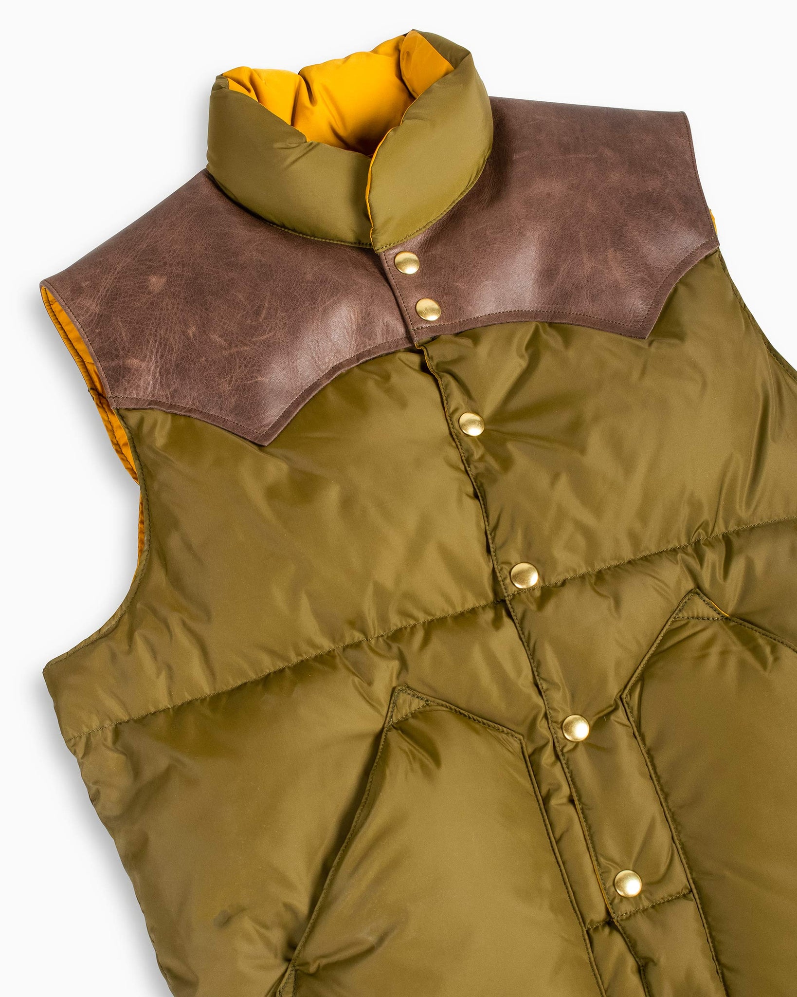 Warehouse x Rocky Mountain Featherbed Nylon Down Vest OD Details
